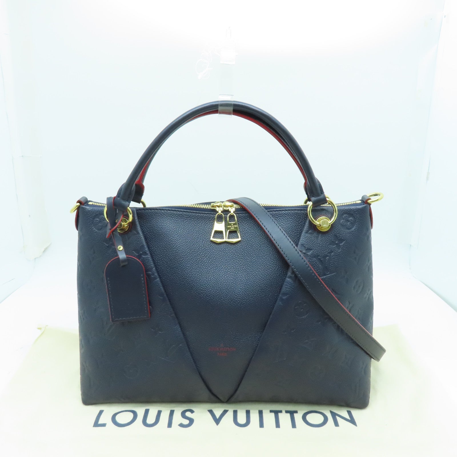 Louis vuitton v tote mm 2025