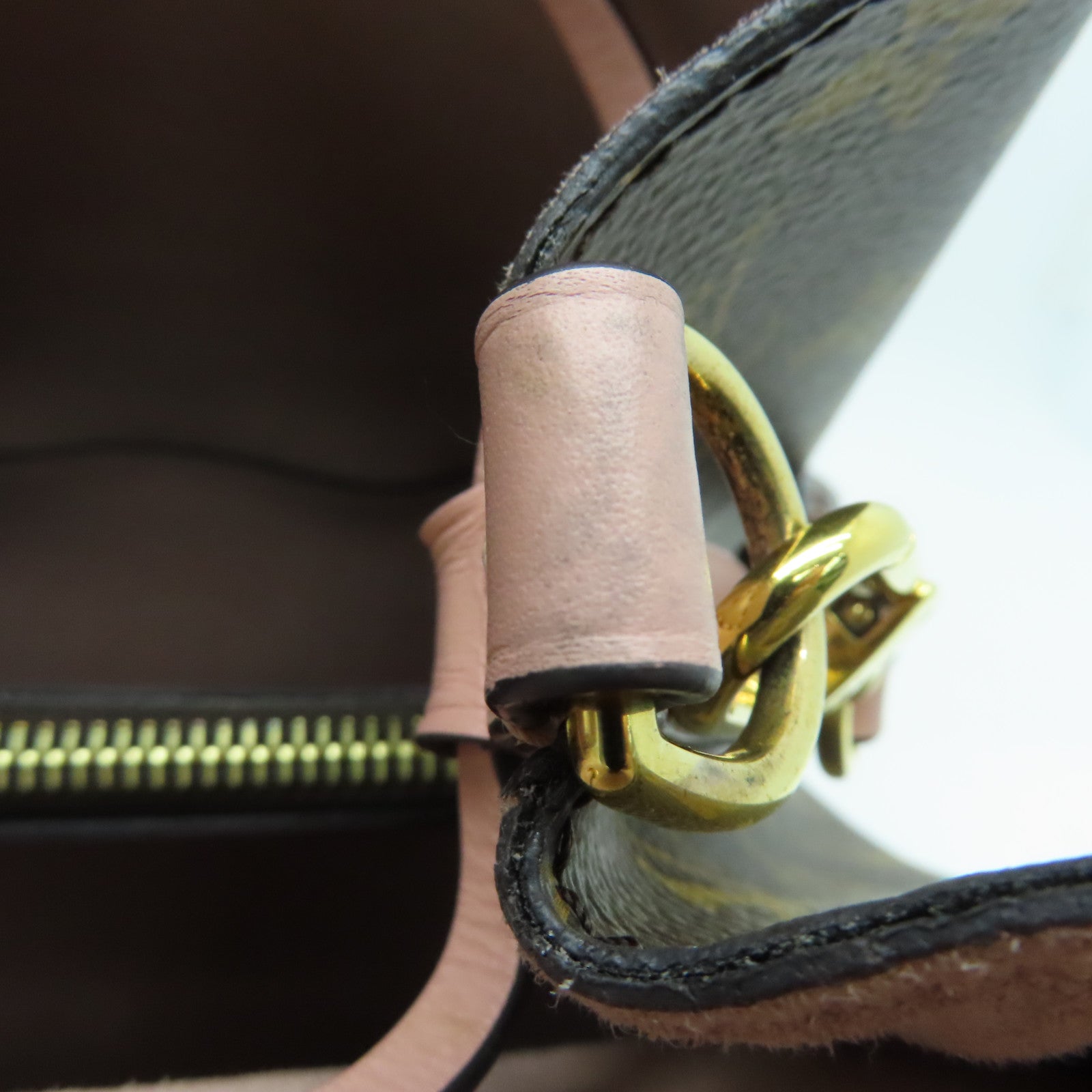 LOUIS VUITTON Monogram Neo Noe MM Gold Buckle Shoulder Bag Brown
