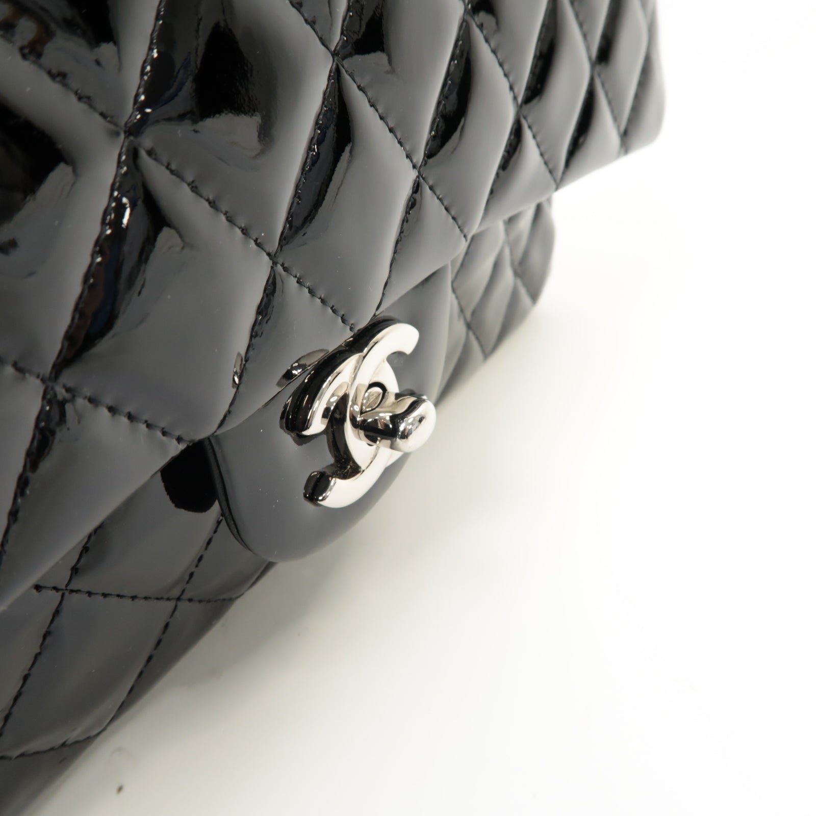 CHANEL 菱格漆皮皮革Classic 25銀扣黒色