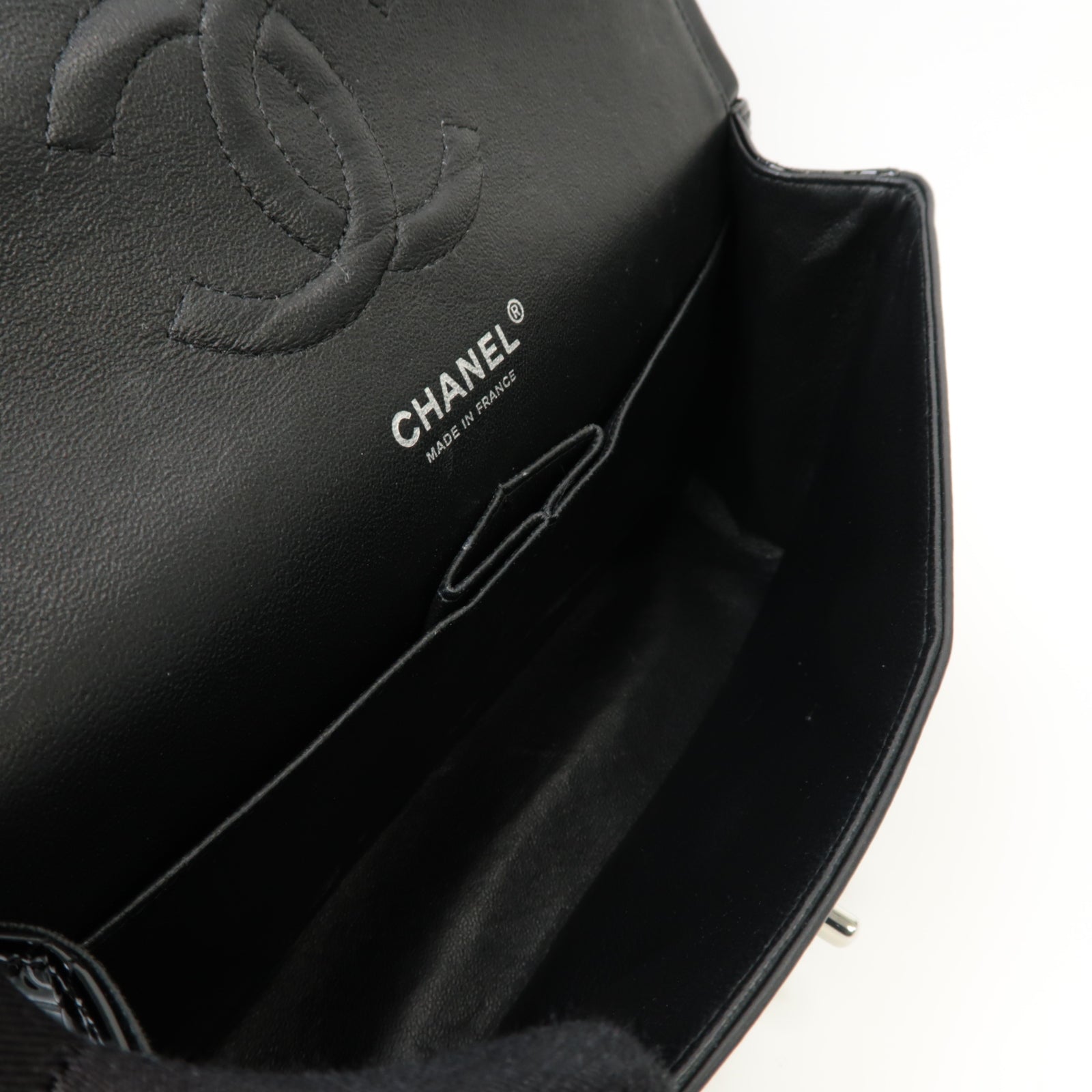 CHANEL 菱格漆皮皮革Classic 25銀扣黒色