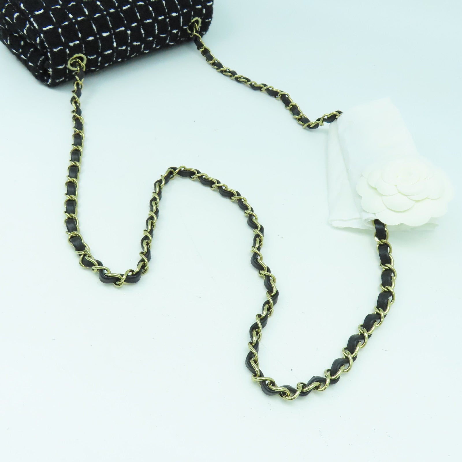 CHANEL 菱格斜紋軟呢Mini 20 Chain Shoulder Bag銀扣鏈帶肩背袋黑色/白色