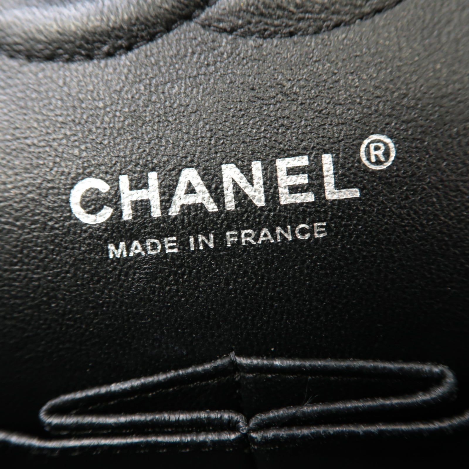 CHANEL 菱格漆皮皮革Classic 25銀扣黒色