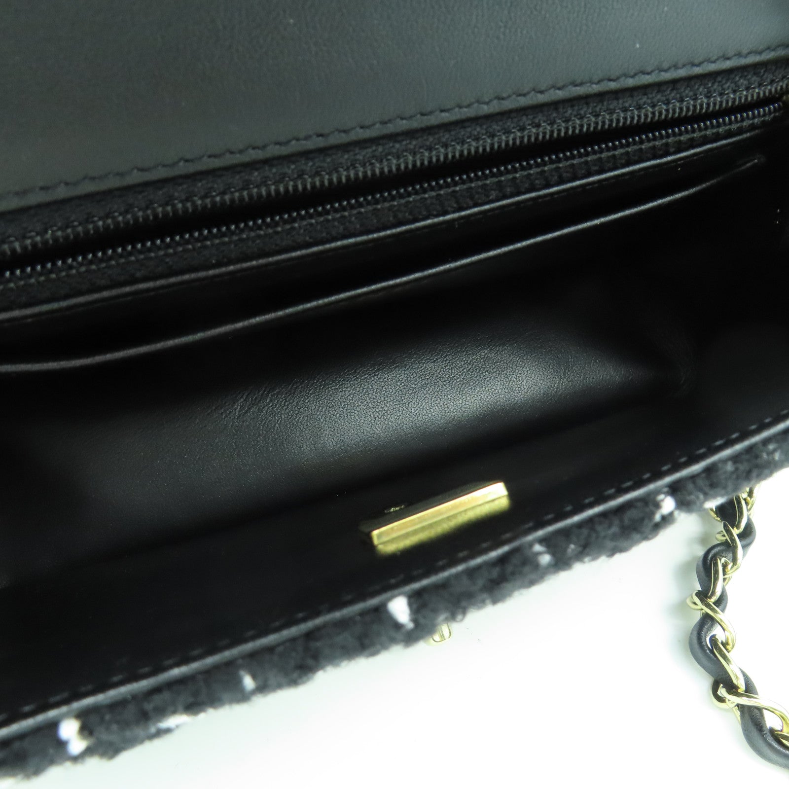 CHANEL 菱格斜紋軟呢Mini 20 Chain Shoulder Bag銀扣鏈帶肩背袋黑色/白色