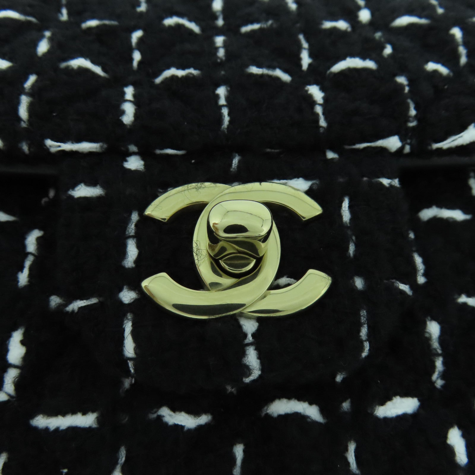 CHANEL 菱格斜紋軟呢Mini 20 Chain Shoulder Bag銀扣鏈帶肩背袋黑色/白色