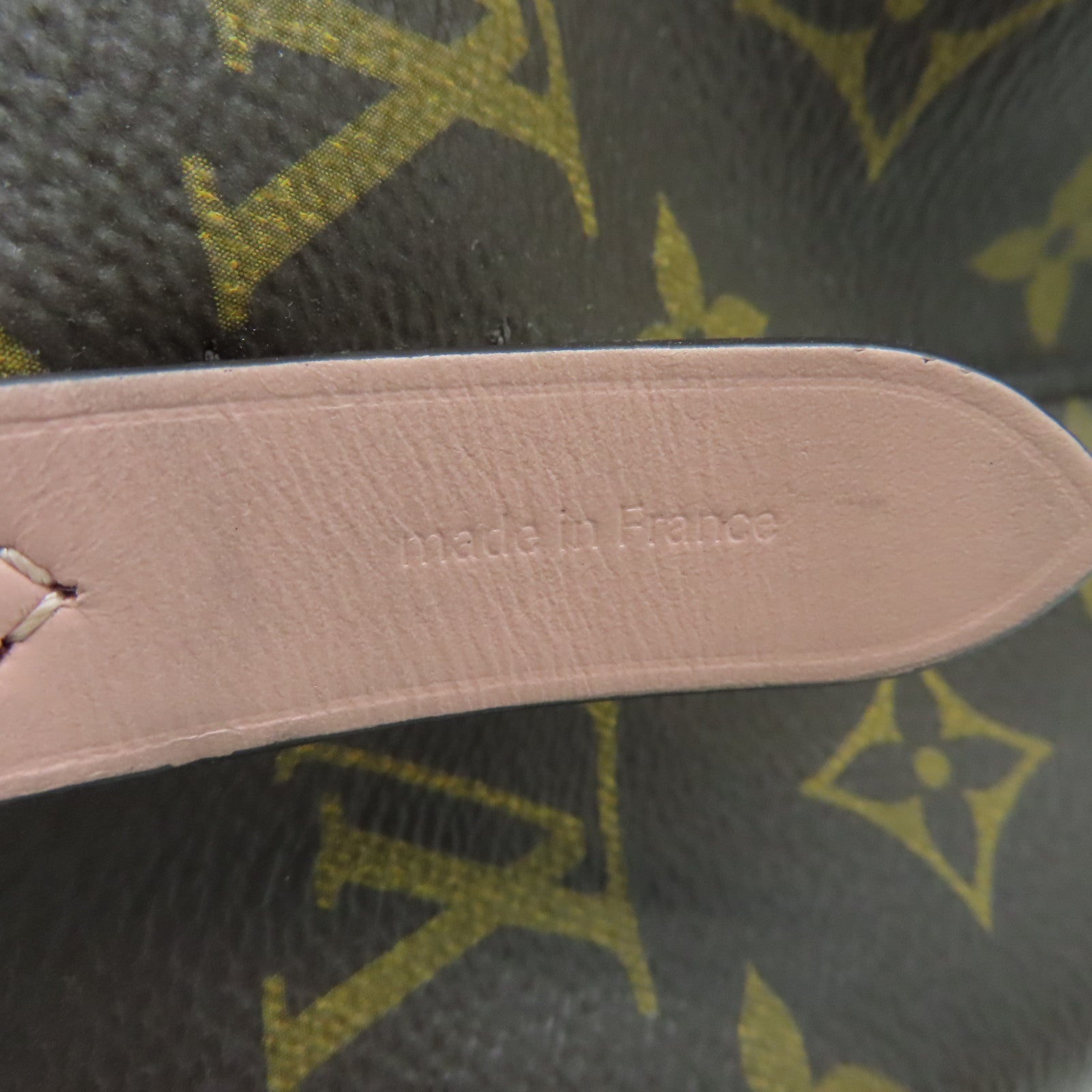 LOUIS VUITTON Monogram Neo Noe MM Gold Buckle Shoulder Bag Brown