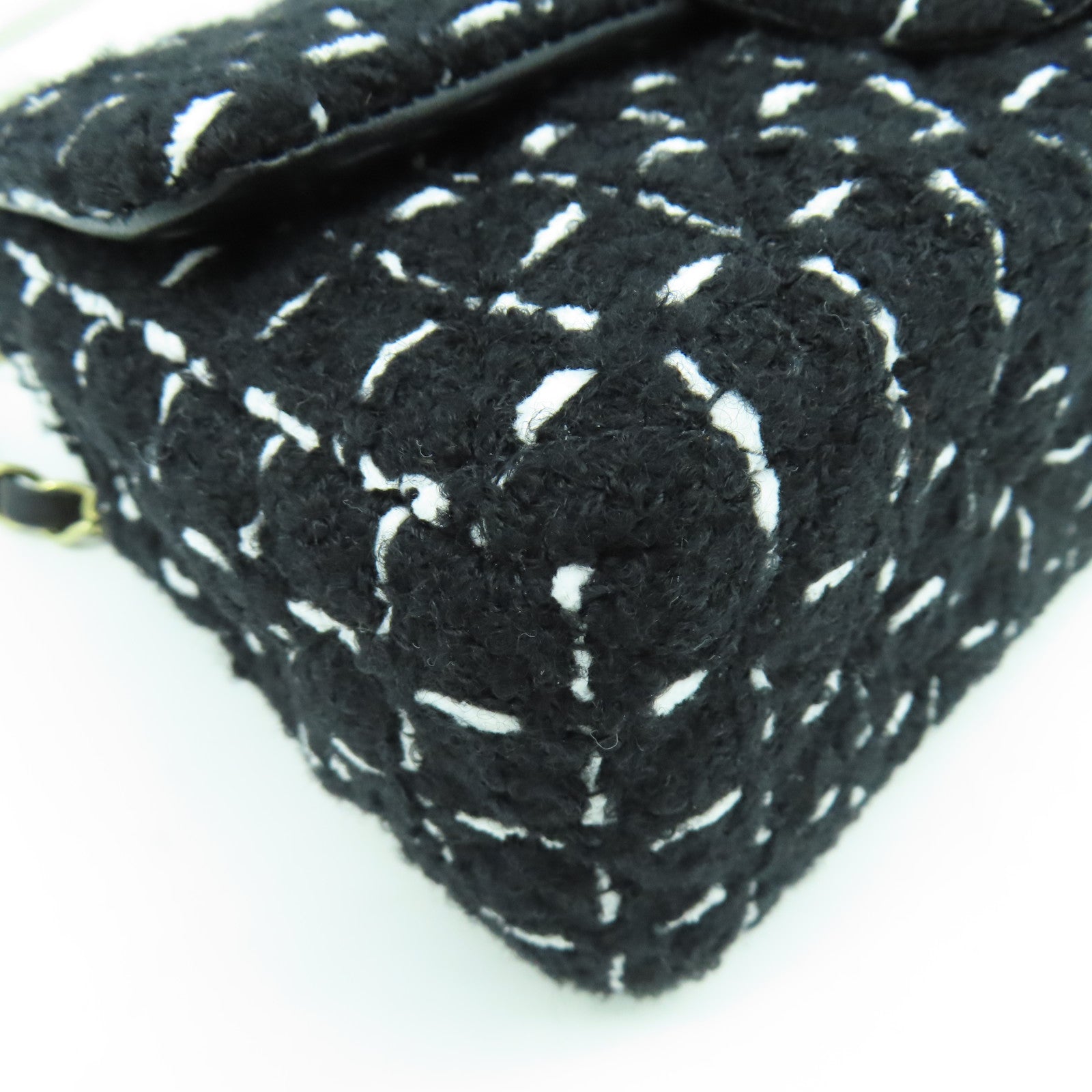 CHANEL 菱格斜紋軟呢Mini 20 Chain Shoulder Bag銀扣鏈帶肩背袋黑色/白色