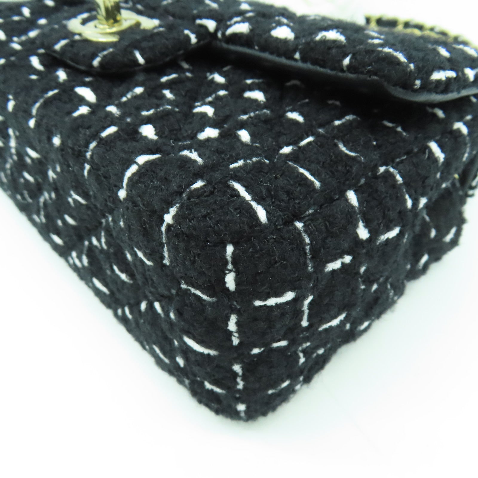 CHANEL 菱格斜紋軟呢Mini 20 Chain Shoulder Bag銀扣鏈帶肩背袋黑色/白色