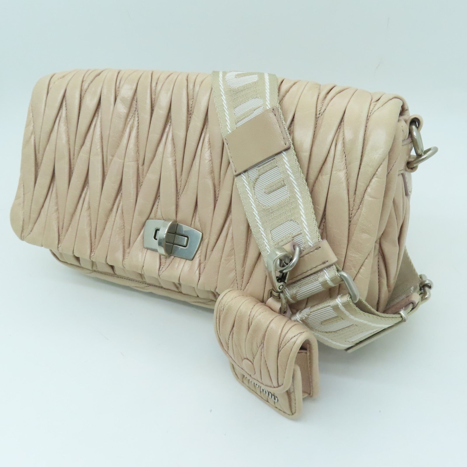 Miu Miu 牛皮皮革Shoulder Bag银扣肩背袋粉红色