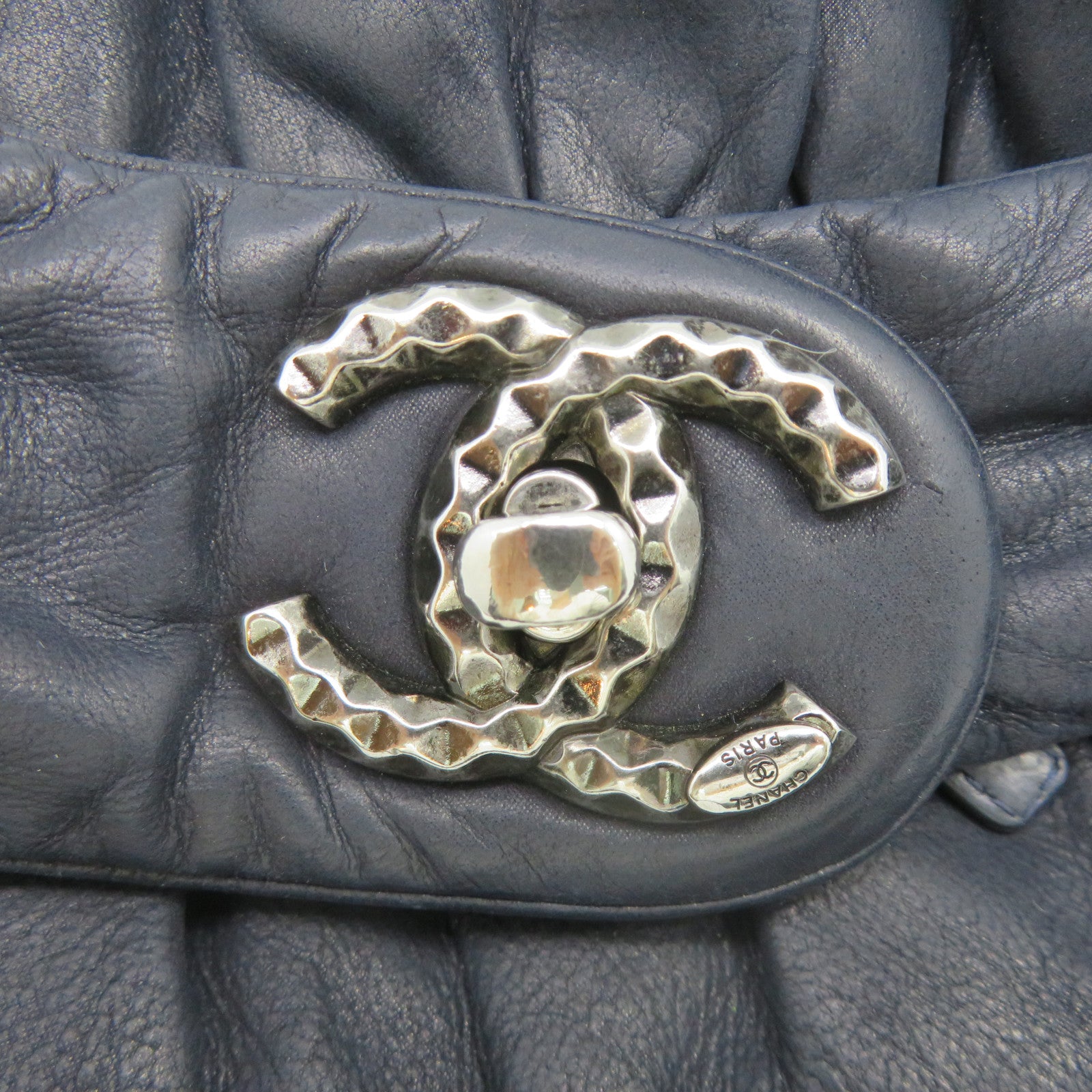 CHANEL [Sharp Reduction Offer] Cowhide Leather Hand Bag Silver Buckle Hand Bag Black