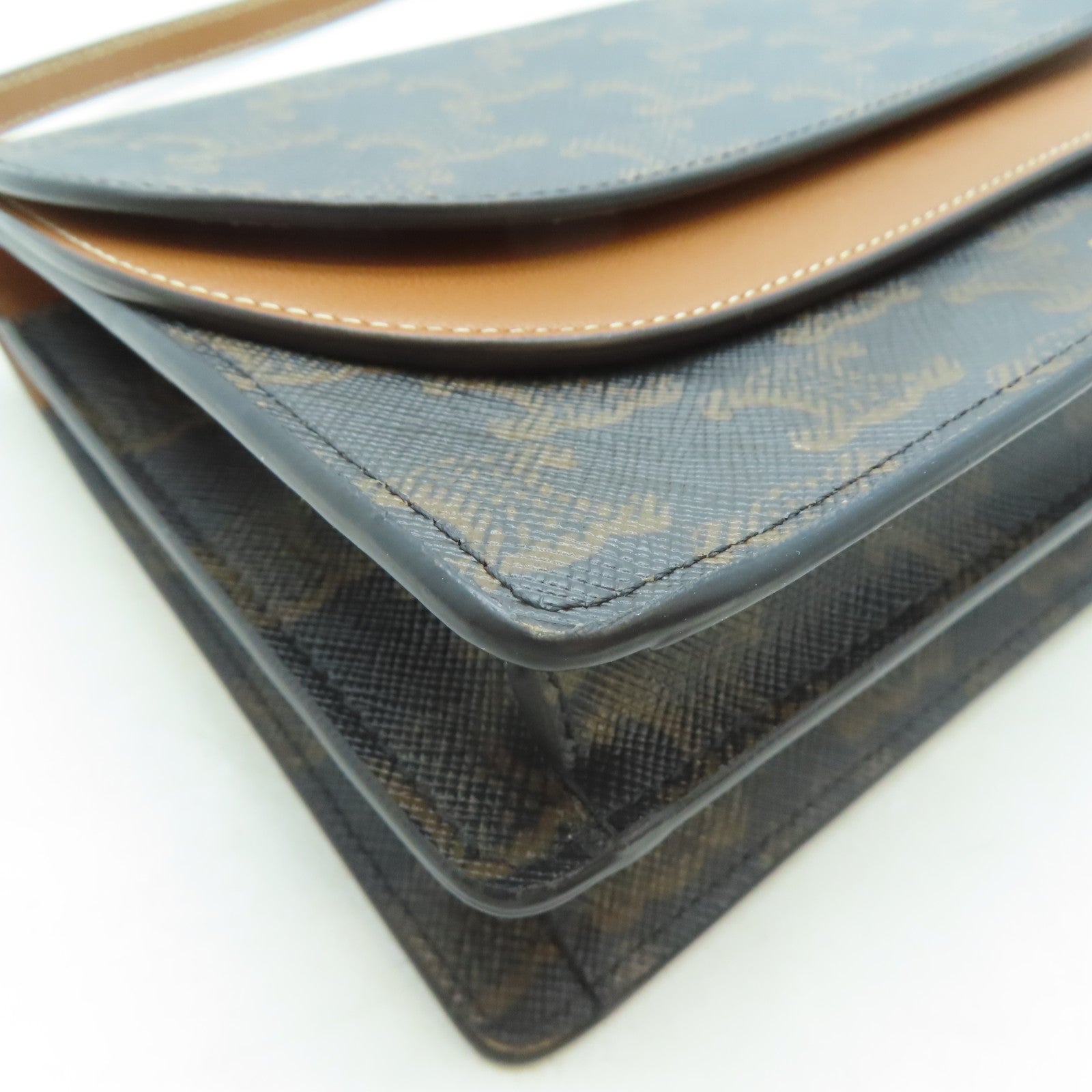 CELINE 塗層帆布Wallet On Strap金扣肩背袋啡色