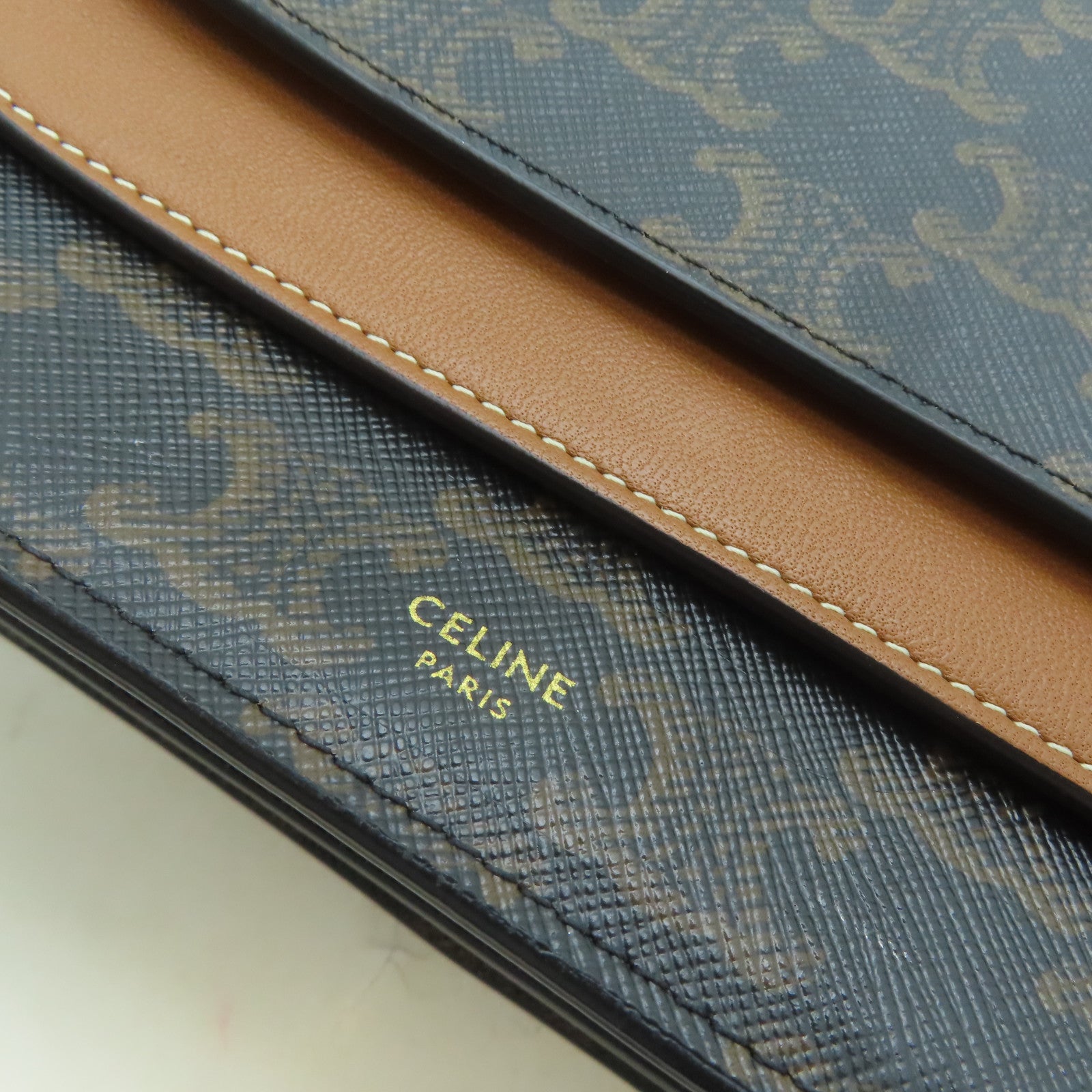 CELINE 塗層帆布Wallet On Strap金扣肩背袋啡色