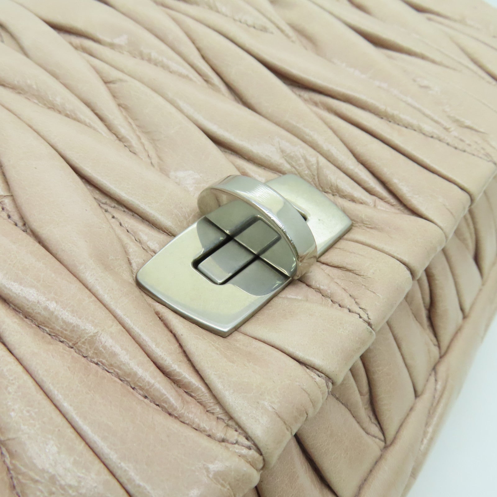 Miu Miu 牛皮皮革Shoulder Bag银扣肩背袋粉红色