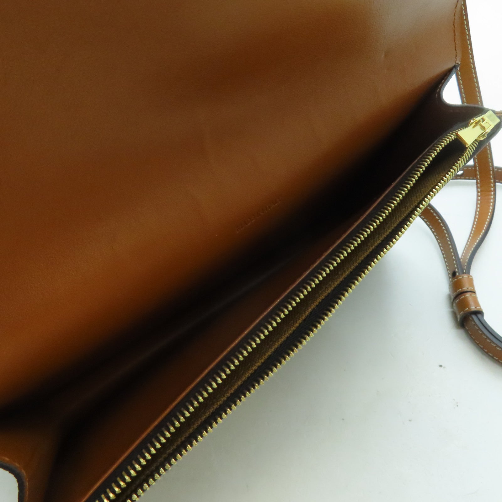 CELINE 塗層帆布Wallet On Strap金扣肩背袋啡色