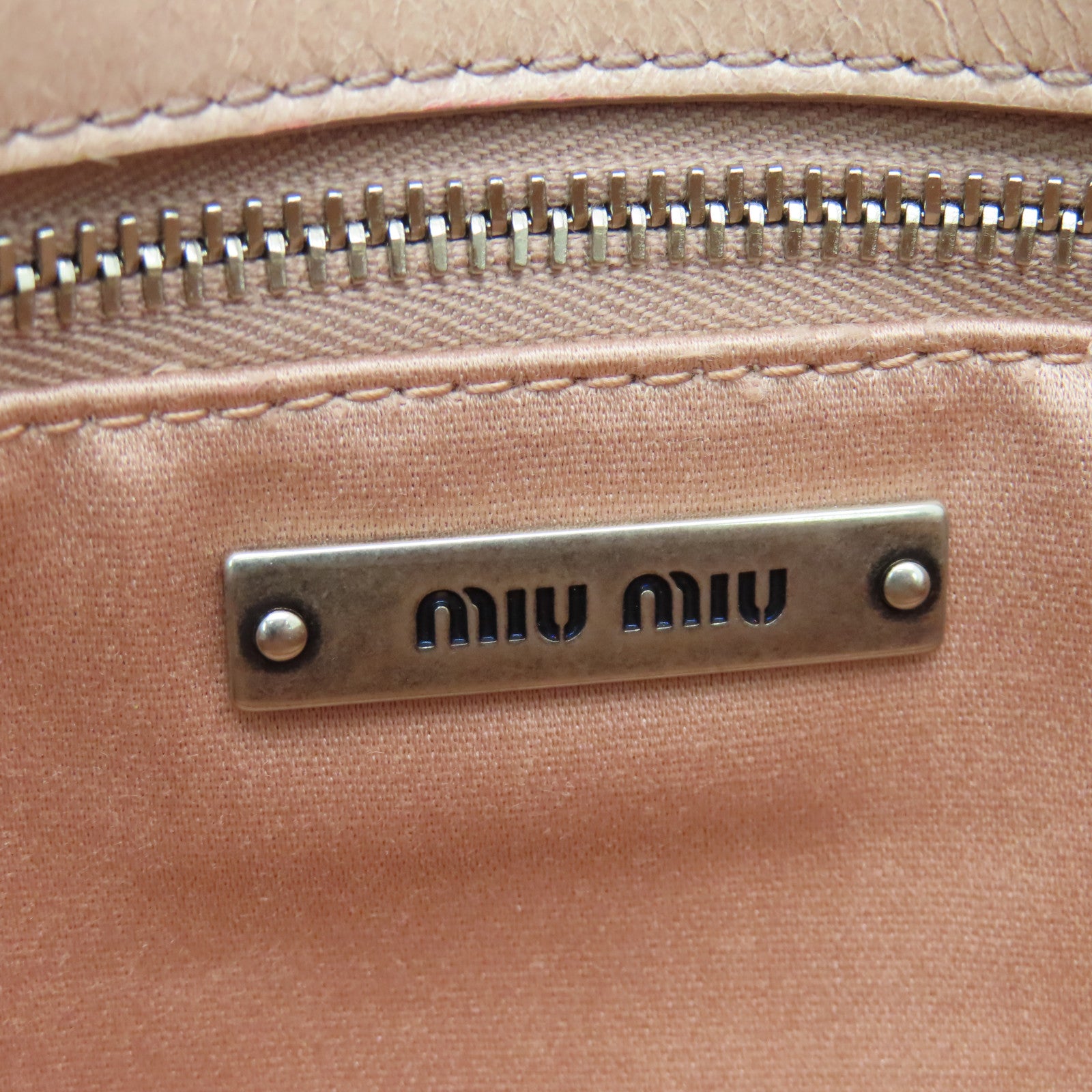 Miu Miu 牛皮皮革Shoulder Bag银扣肩背袋粉红色