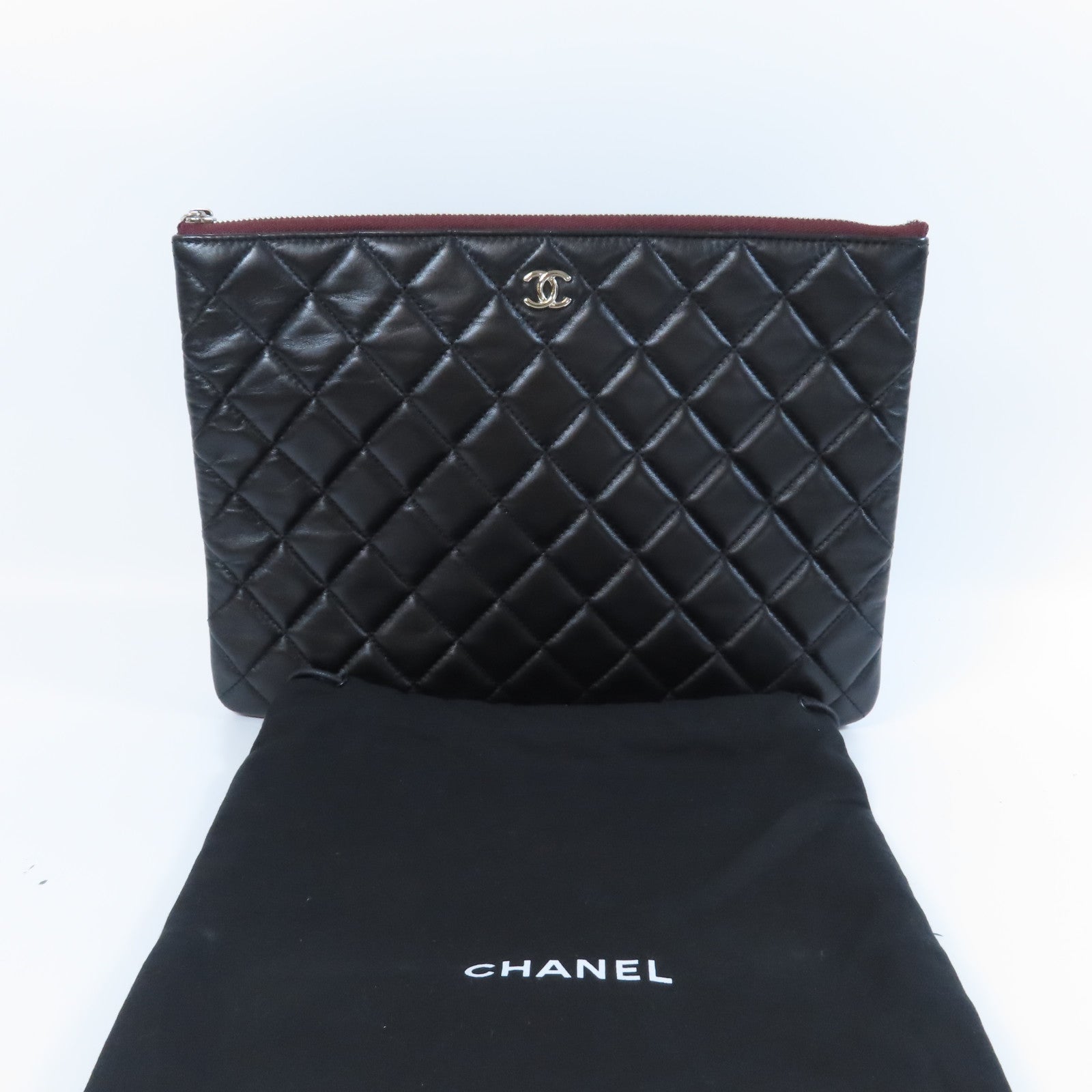 CHANEL 菱格羊皮皮革Pouch銀扣手拿包黑色