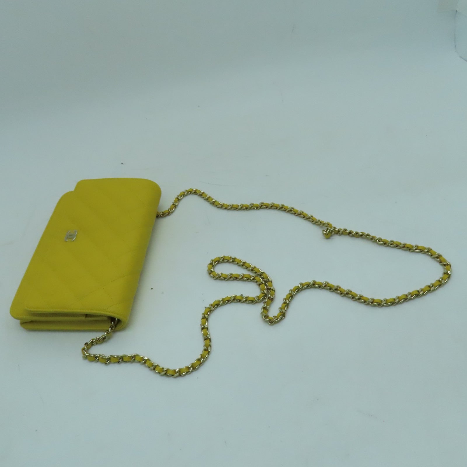 CHANEL Caviar皮革WOC Chain Shoulder金扣鏈帶肩背袋黃色