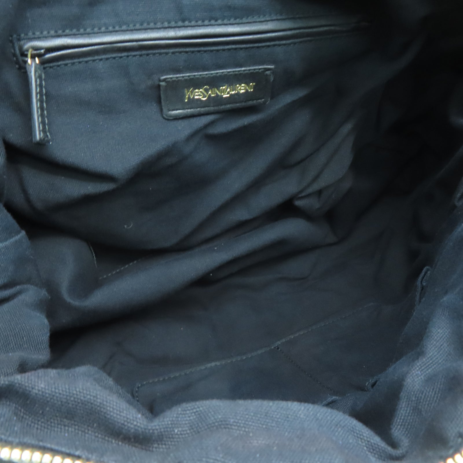YVES SAINT LAURENT 牛皮皮革Easy Bag金扣肩背袋黑色