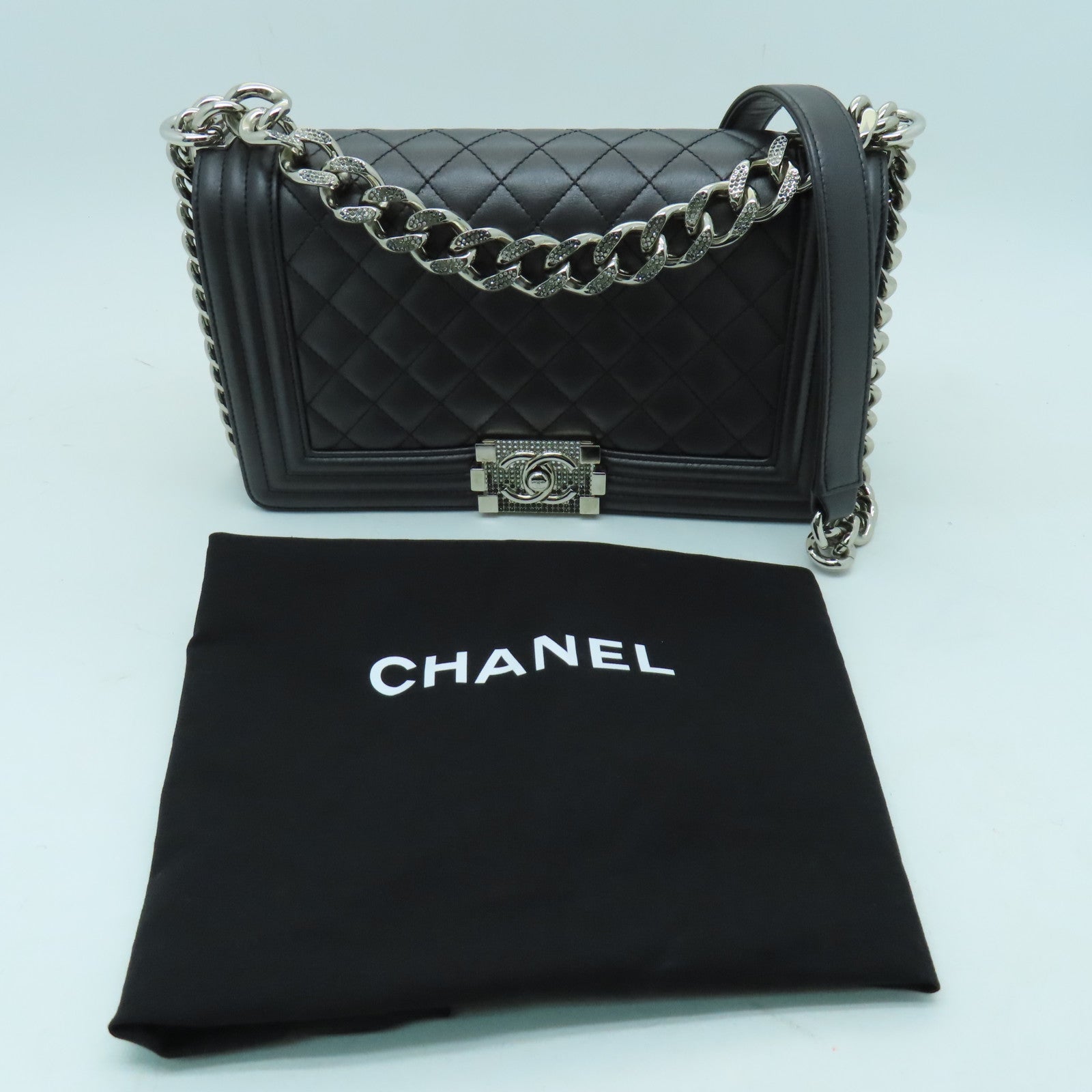 CHANEL 牛皮皮革Boy Chanel銀扣鏈帶肩背袋黑色