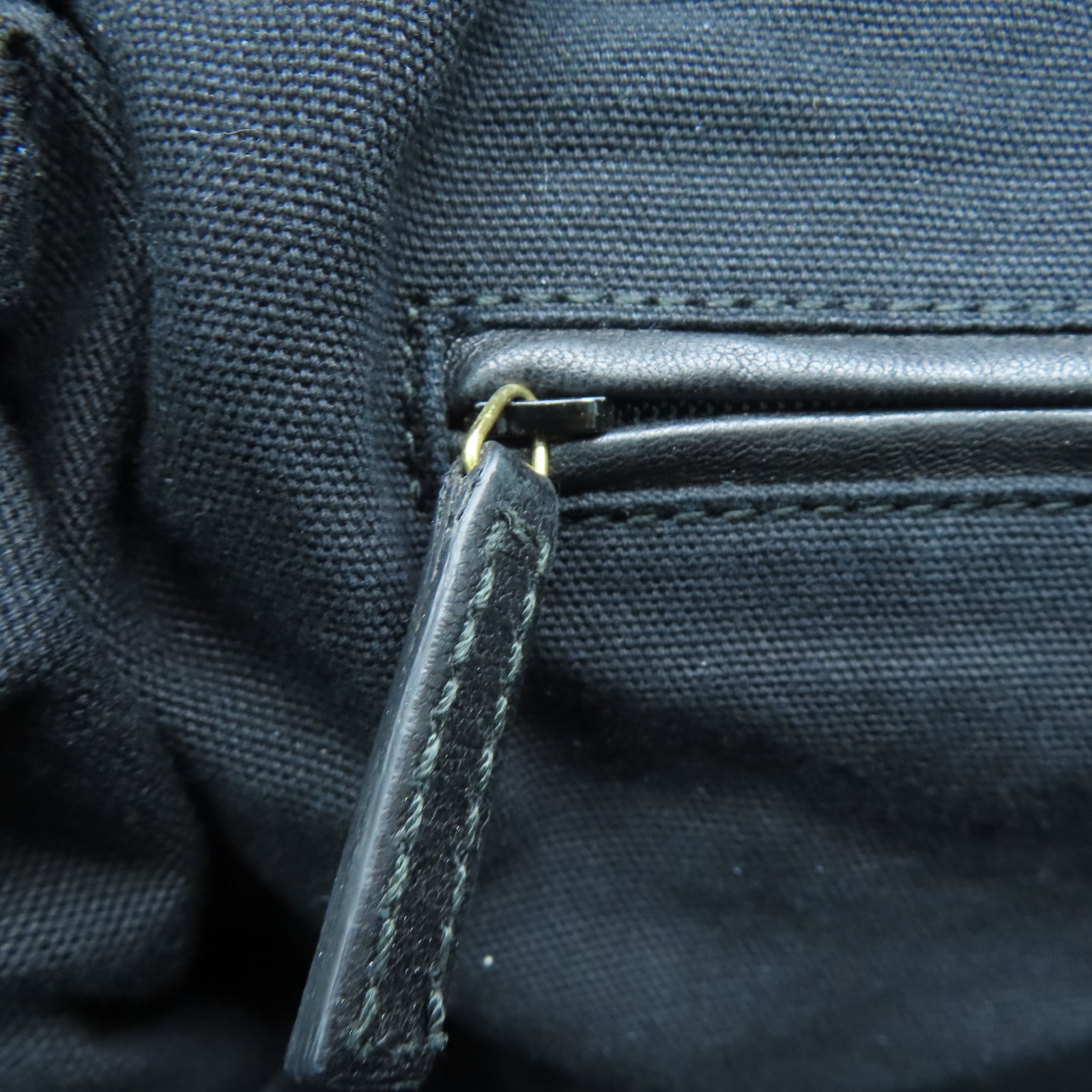YVES SAINT LAURENT 牛皮皮革Easy Bag金扣肩背袋黑色