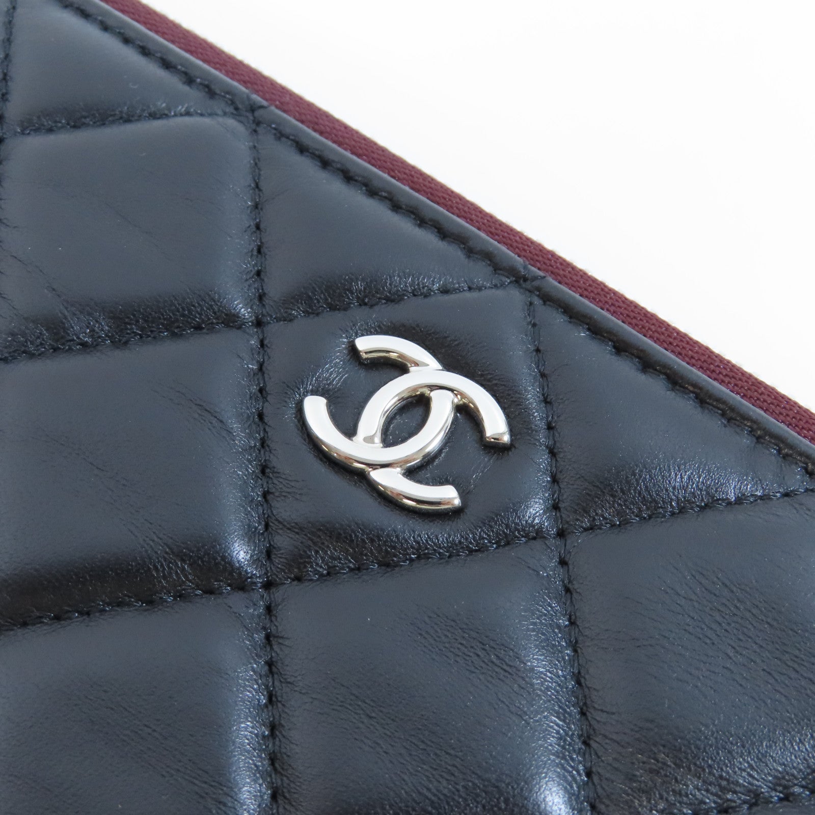 CHANEL 菱格羊皮皮革Pouch銀扣手拿包黑色