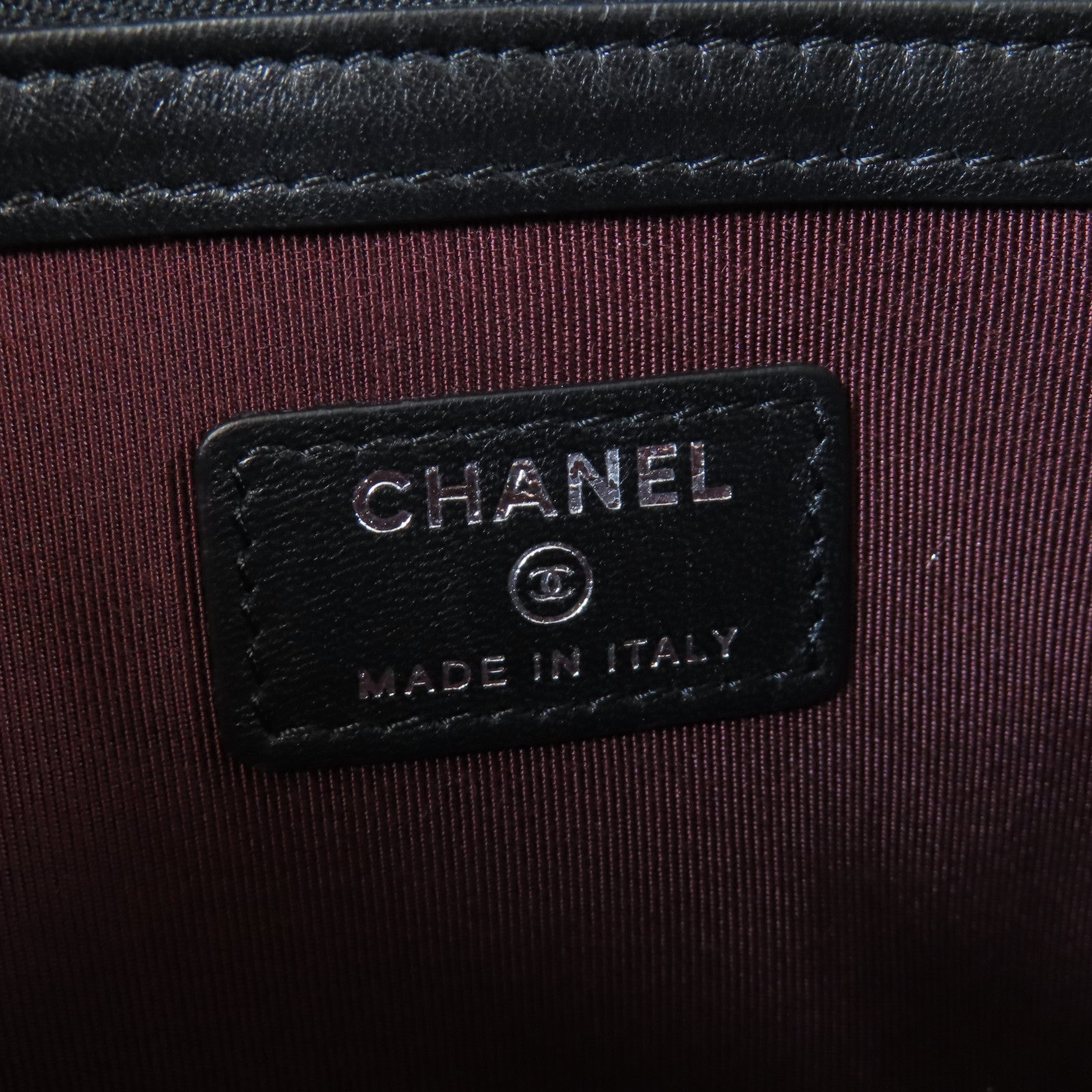 CHANEL 菱格羊皮皮革Pouch銀扣手拿包黑色