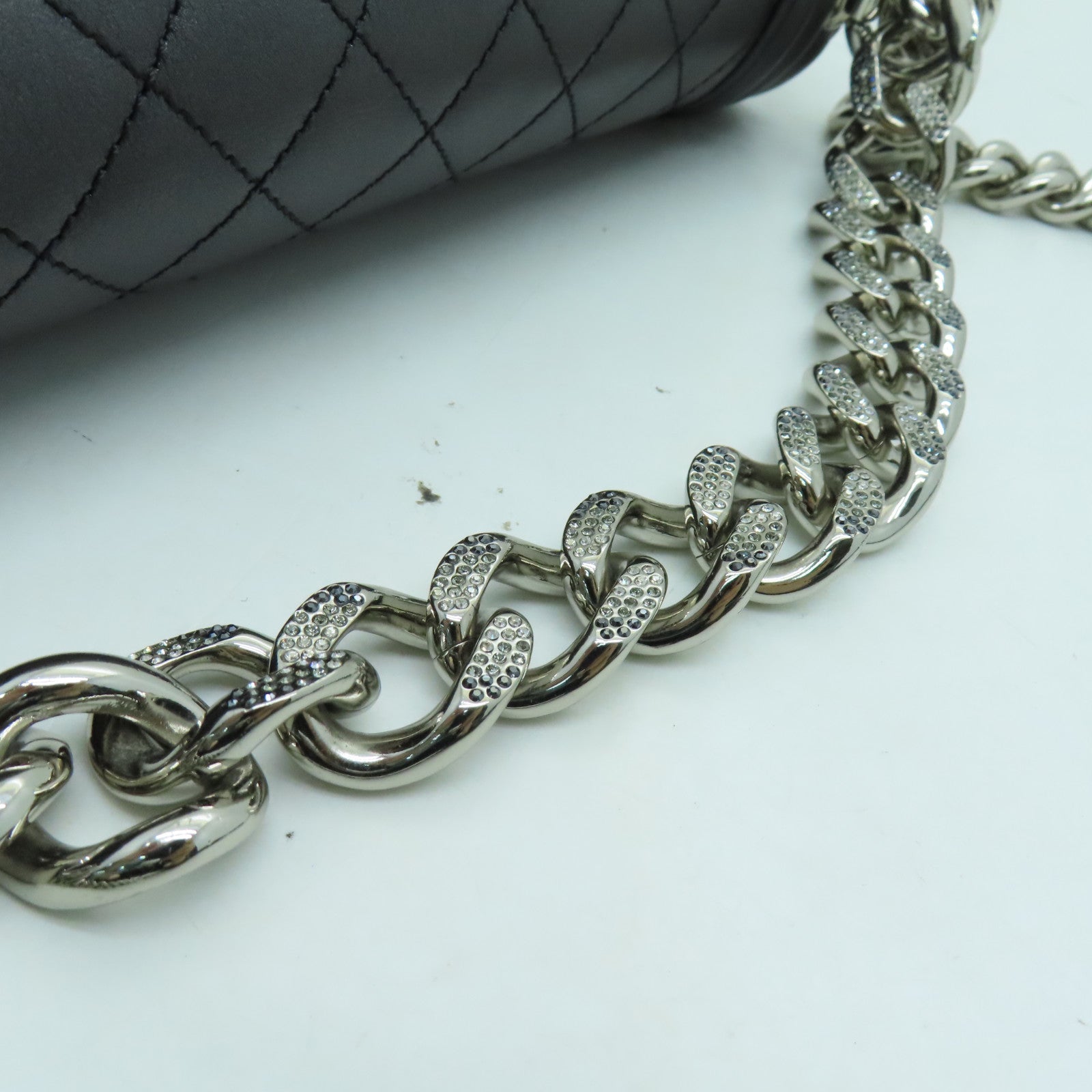 CHANEL 牛皮皮革Boy Chanel銀扣鏈帶肩背袋黑色