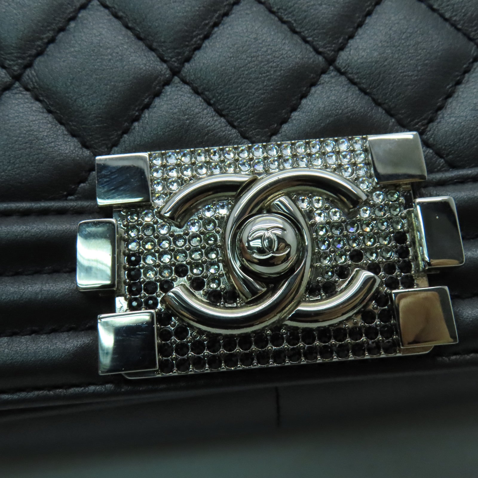CHANEL 牛皮皮革Boy Chanel銀扣鏈帶肩背袋黑色