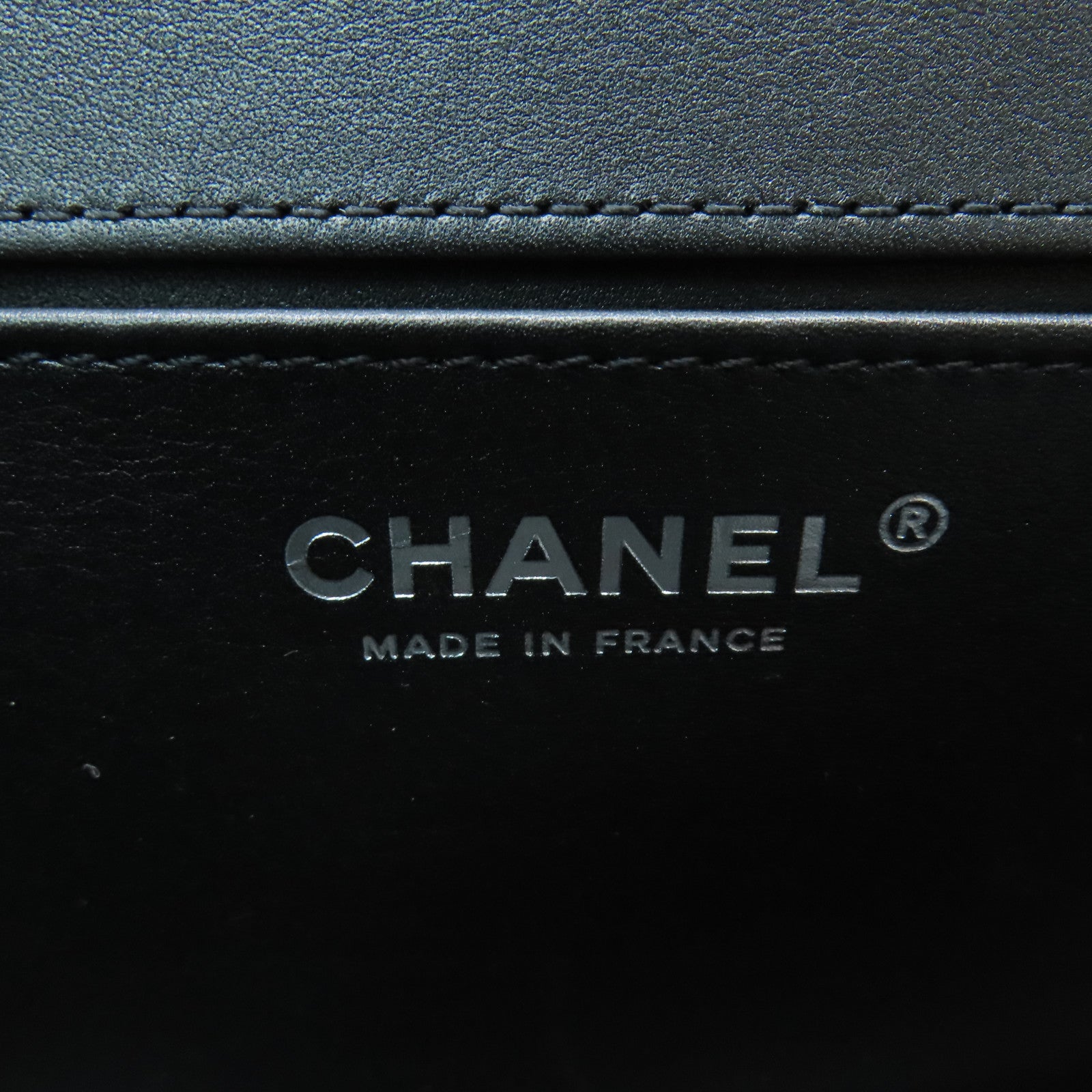 CHANEL 牛皮皮革Boy Chanel銀扣鏈帶肩背袋黑色