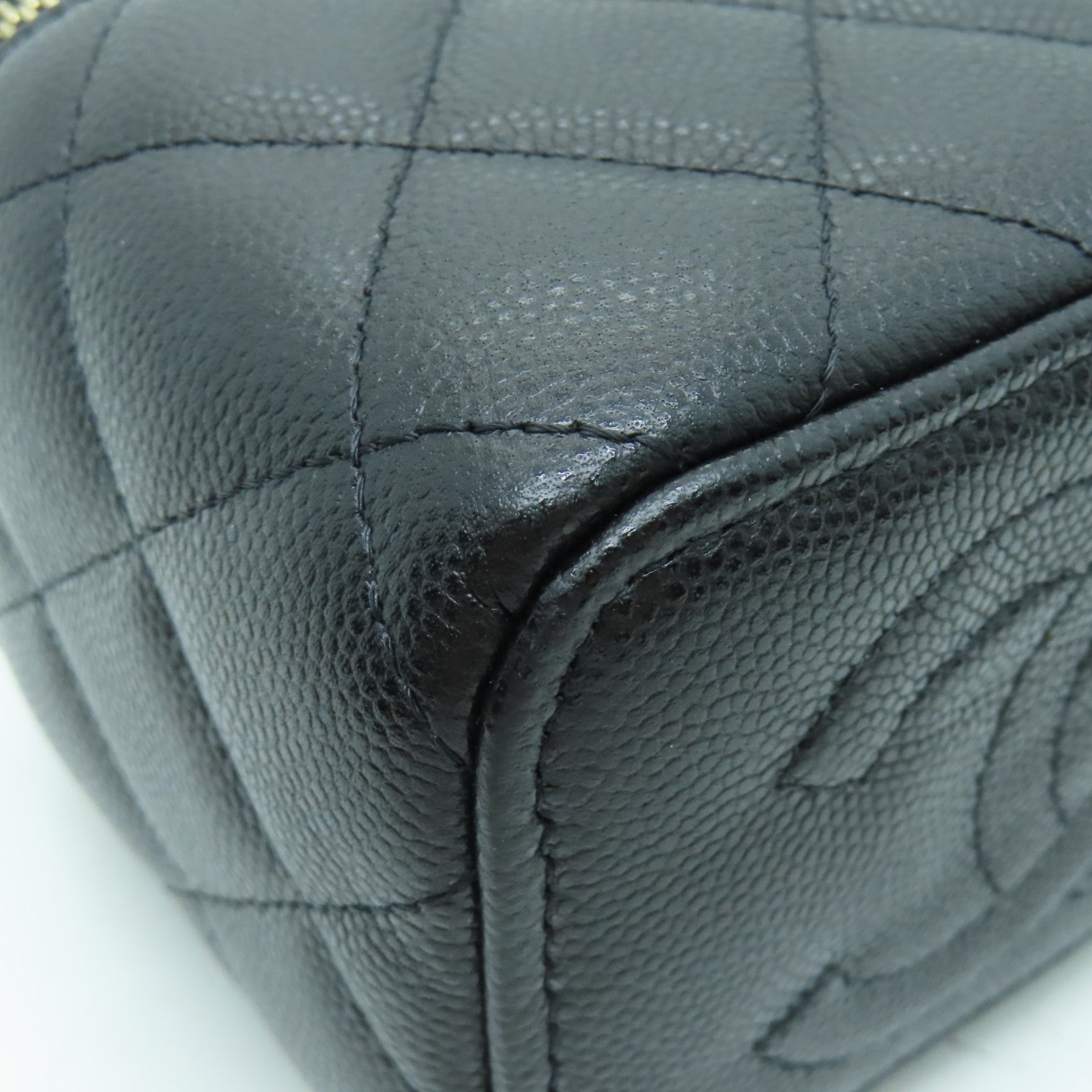 CHANEL 菱格Caviar皮革Small Vanity Case金扣链带肩背袋黑色