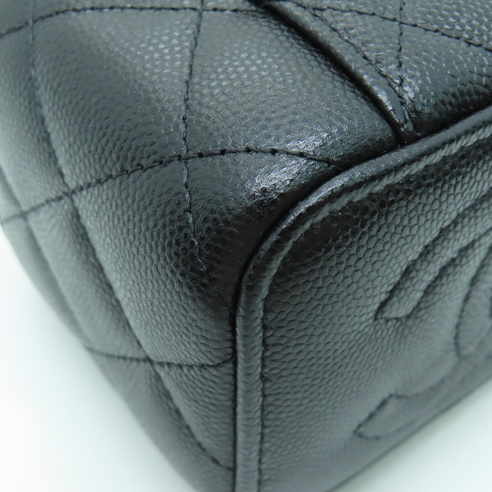 CHANEL 菱格Caviar皮革Small Vanity Case金扣链带肩背袋黑色