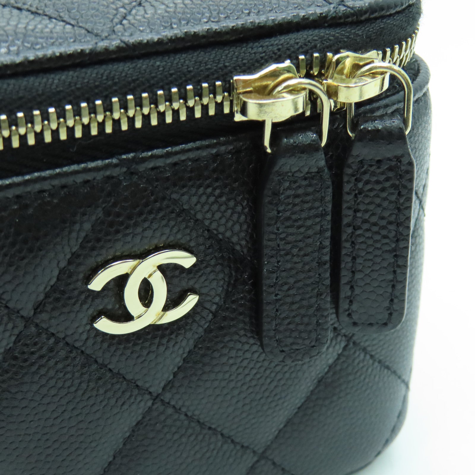 CHANEL 菱格Caviar皮革Small Vanity Case金扣链带肩背袋黑色