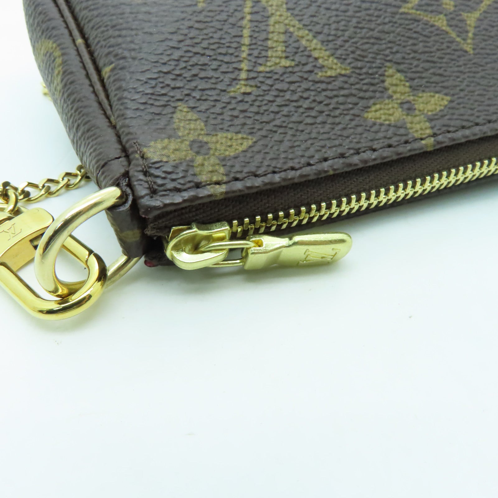 LOUIS VUITTON Monogram Vivienne Mini Pochette Accessoi金扣鏈帶肩背袋棕色