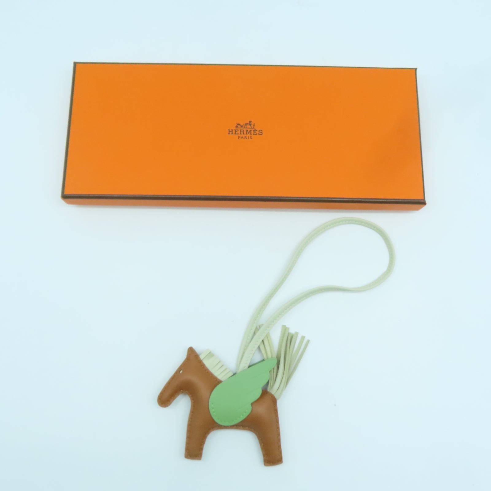 HERMES Swift皮革Rodeo Pegase MM掛飾Gold經典駝色/Vert Criquet牛油果綠/Nata奶油白色