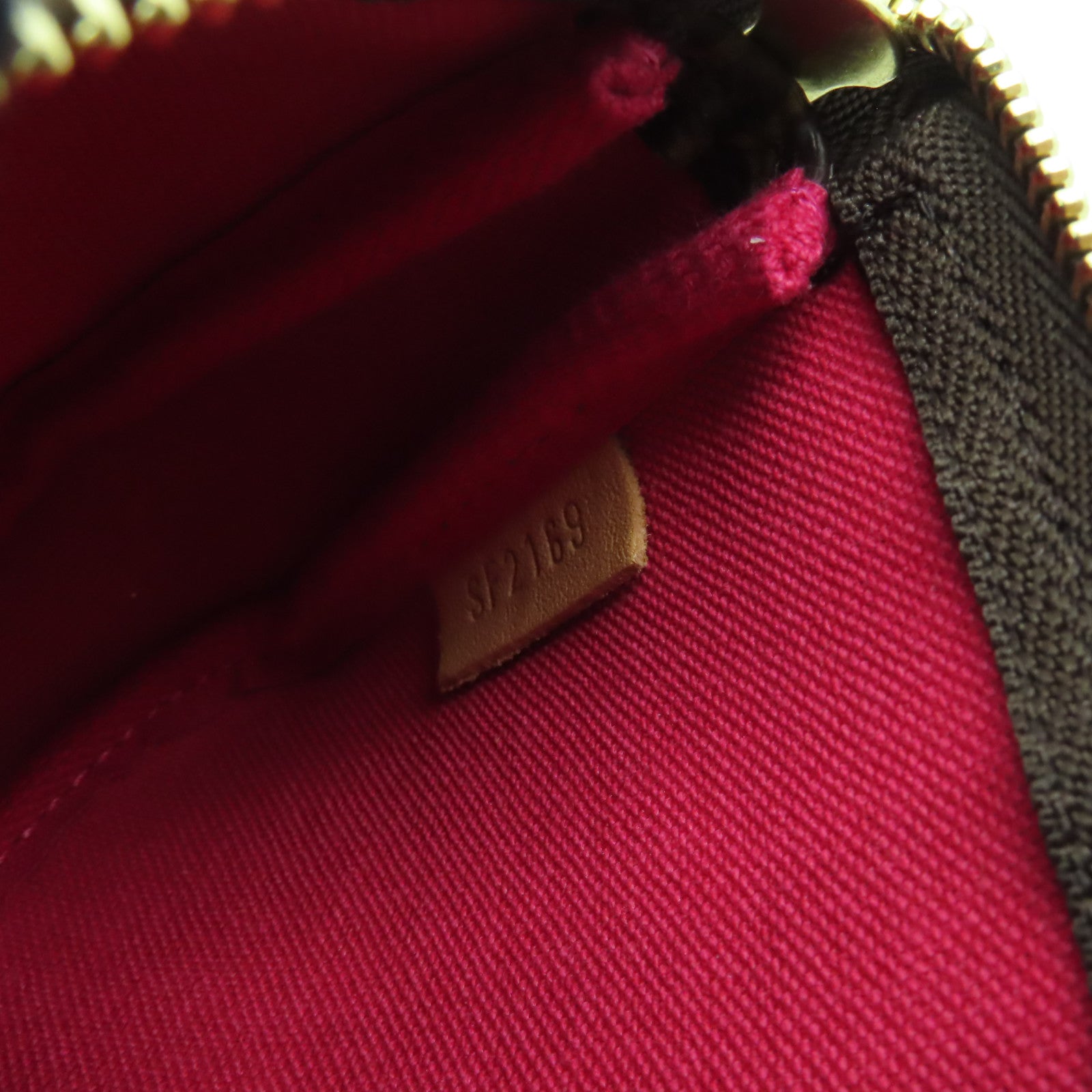 LOUIS VUITTON Monogram Vivienne Mini Pochette Accessoi金扣鏈帶肩背袋棕色