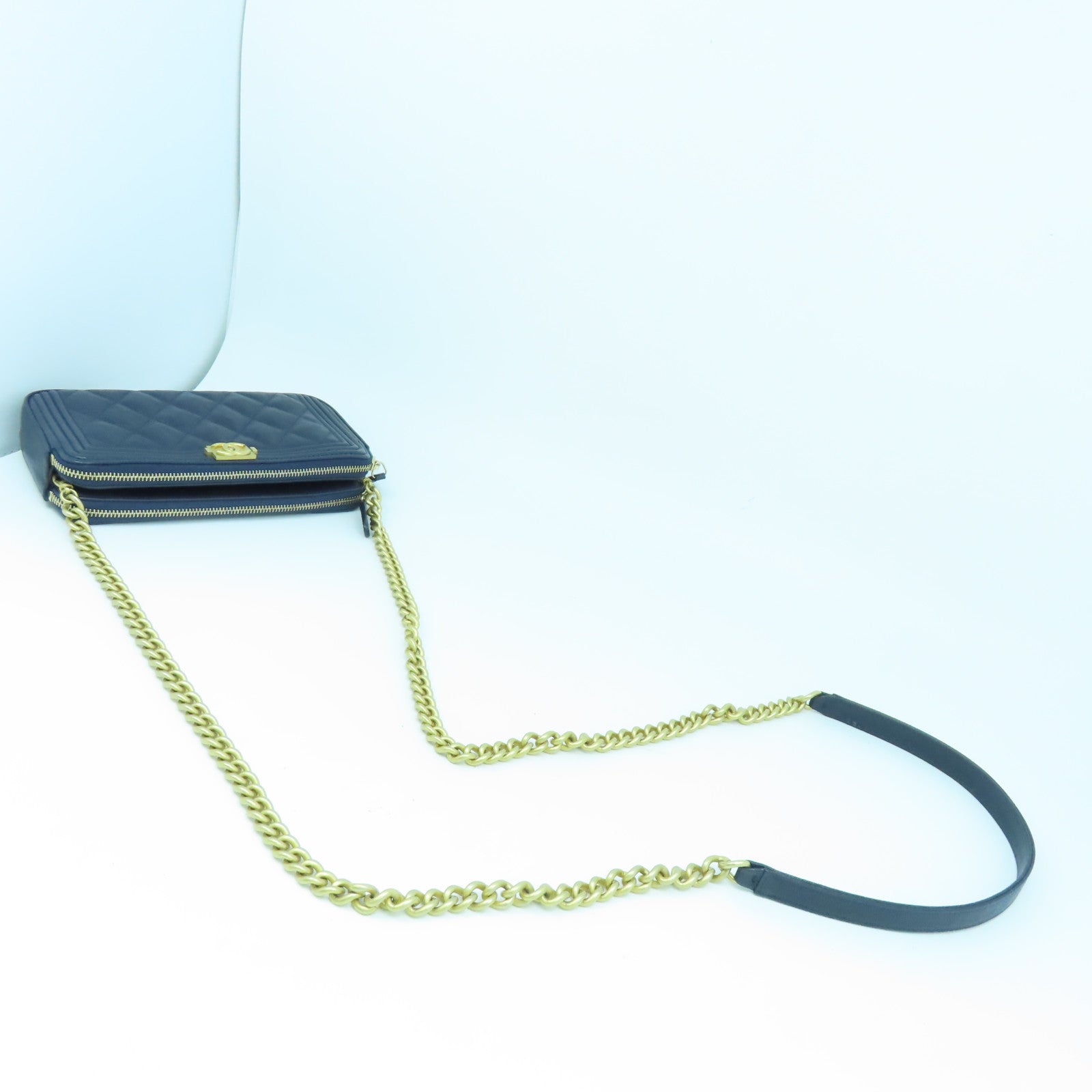 CHANEL 菱格Caviar皮革Boy Chain Shoulder金扣鏈帶肩背袋深藍色