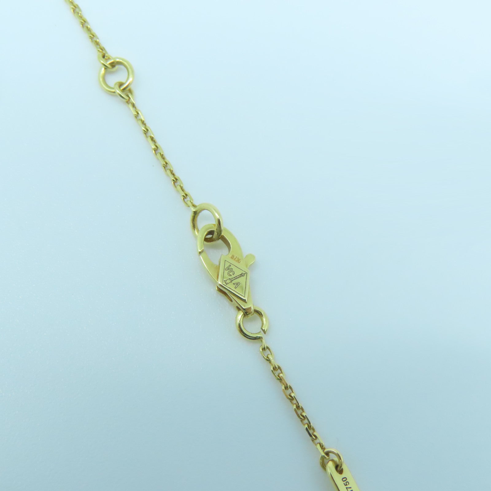 Van Cleef &amp; Arpels 18K Gold/Mother of Pearl Necklace Gold Buckle Necklace White