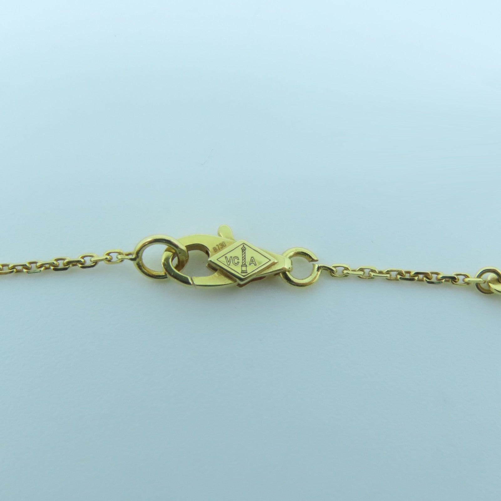 Van Cleef &amp; Arpels 18K Gold/Mother of Pearl Necklace Gold Buckle Necklace White