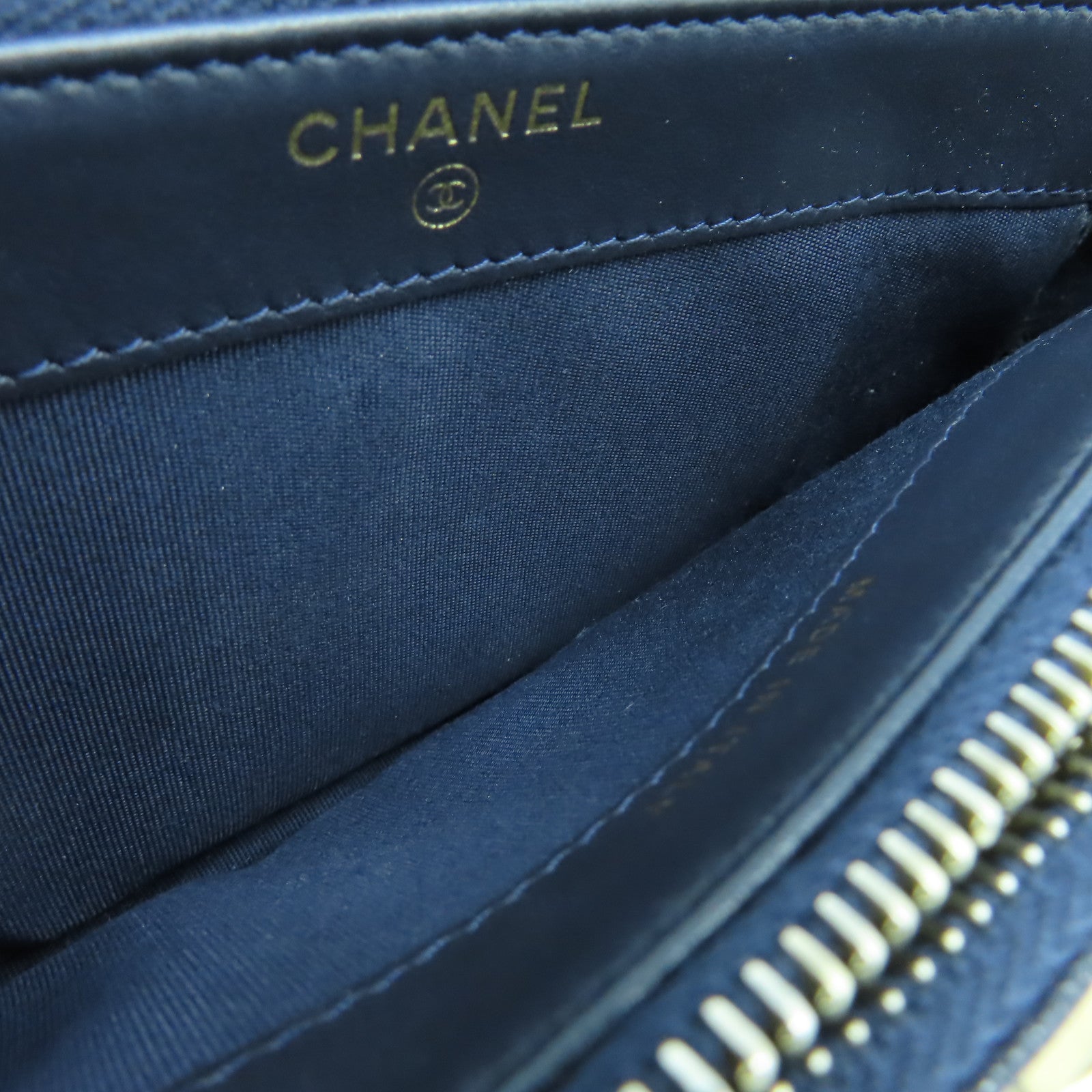 CHANEL 菱格Caviar皮革Boy Chain Shoulder金扣鏈帶肩背袋深藍色