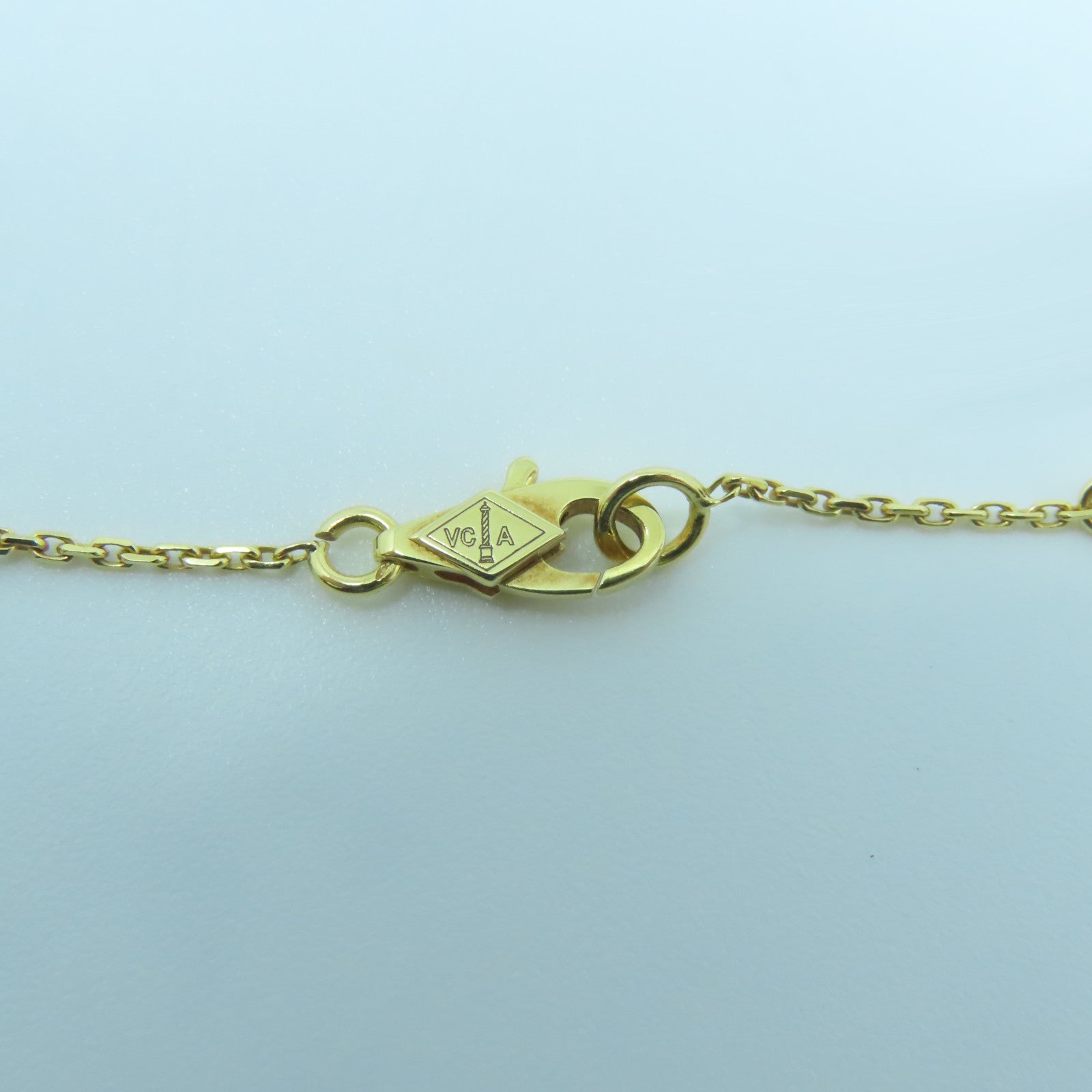 Van Cleef &amp; Arpels 18K Gold/Mother of Pearl Necklace Gold Buckle Necklace White