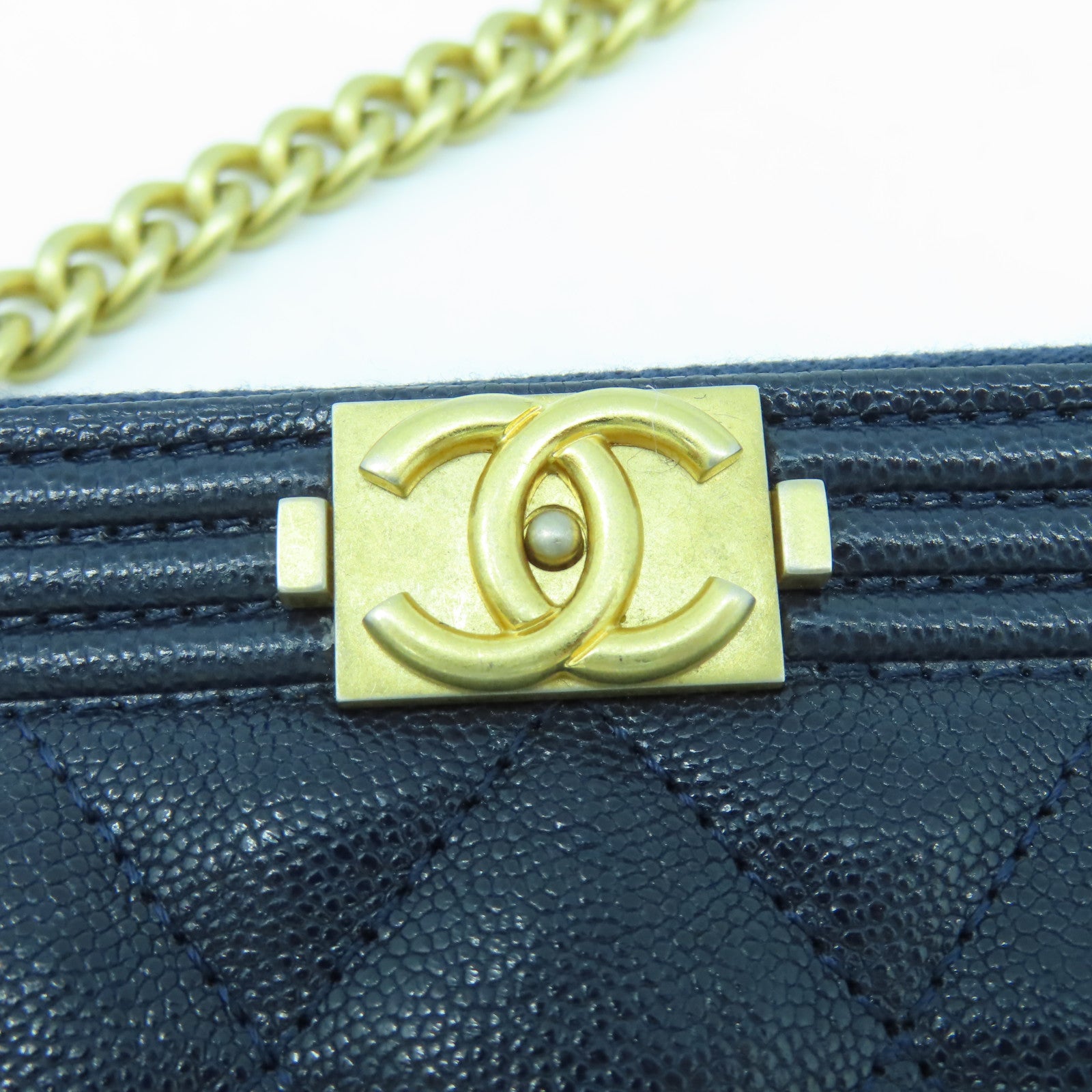 CHANEL 菱格Caviar皮革Boy Chain Shoulder金扣鏈帶肩背袋深藍色