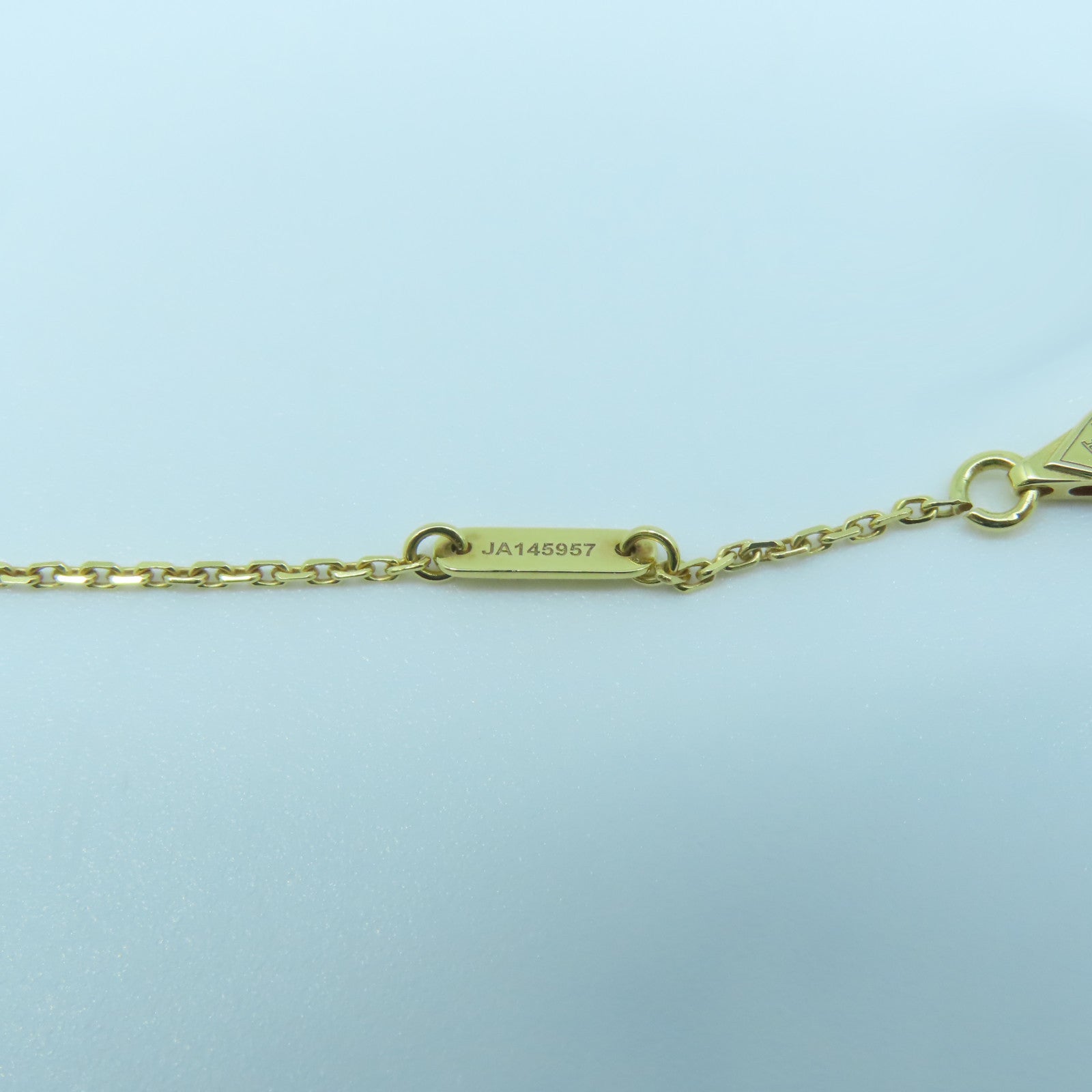Van Cleef &amp; Arpels 18K Gold/Mother of Pearl Necklace Gold Buckle Necklace White