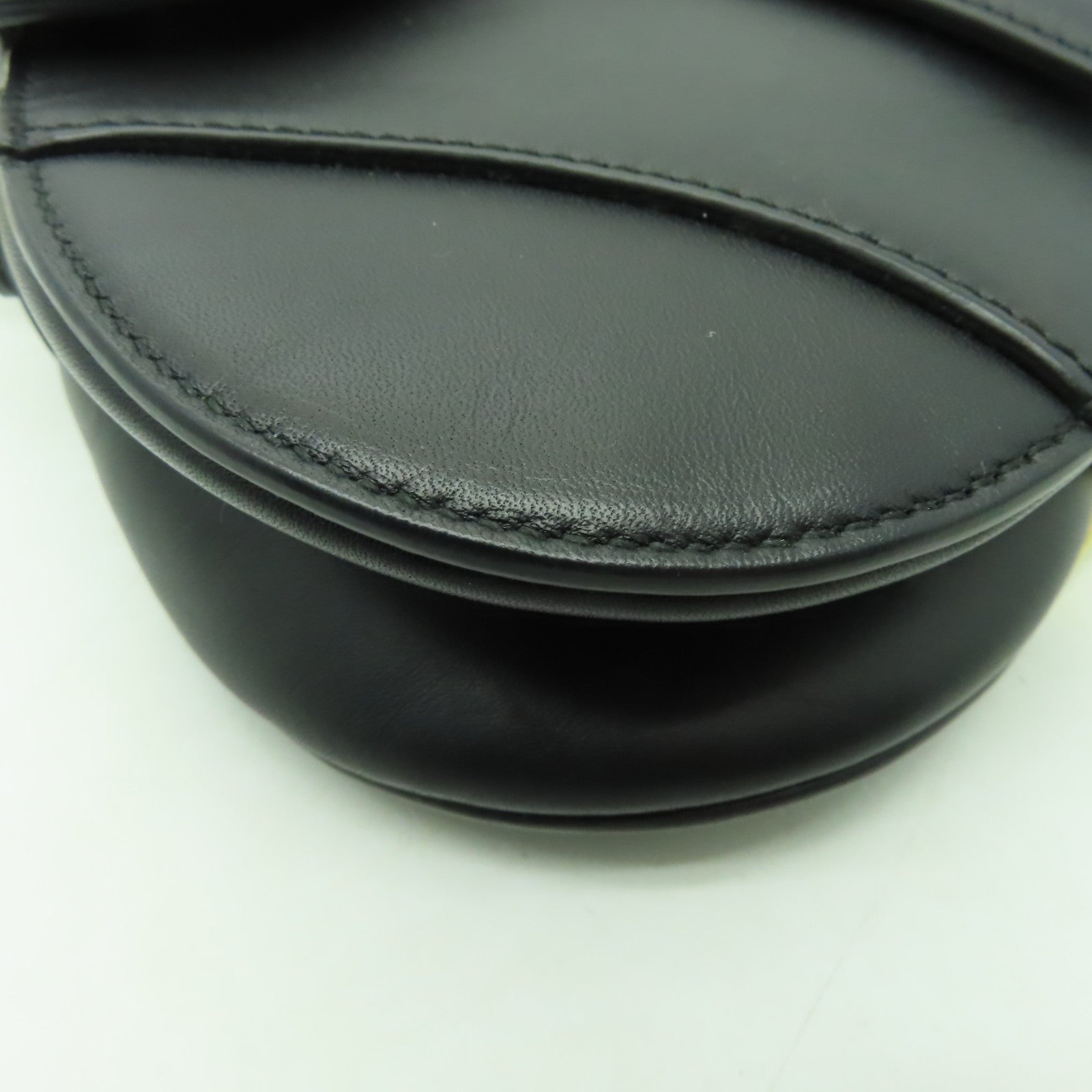 Dior 牛皮皮革Mini Saddle金扣手挽袋黒色