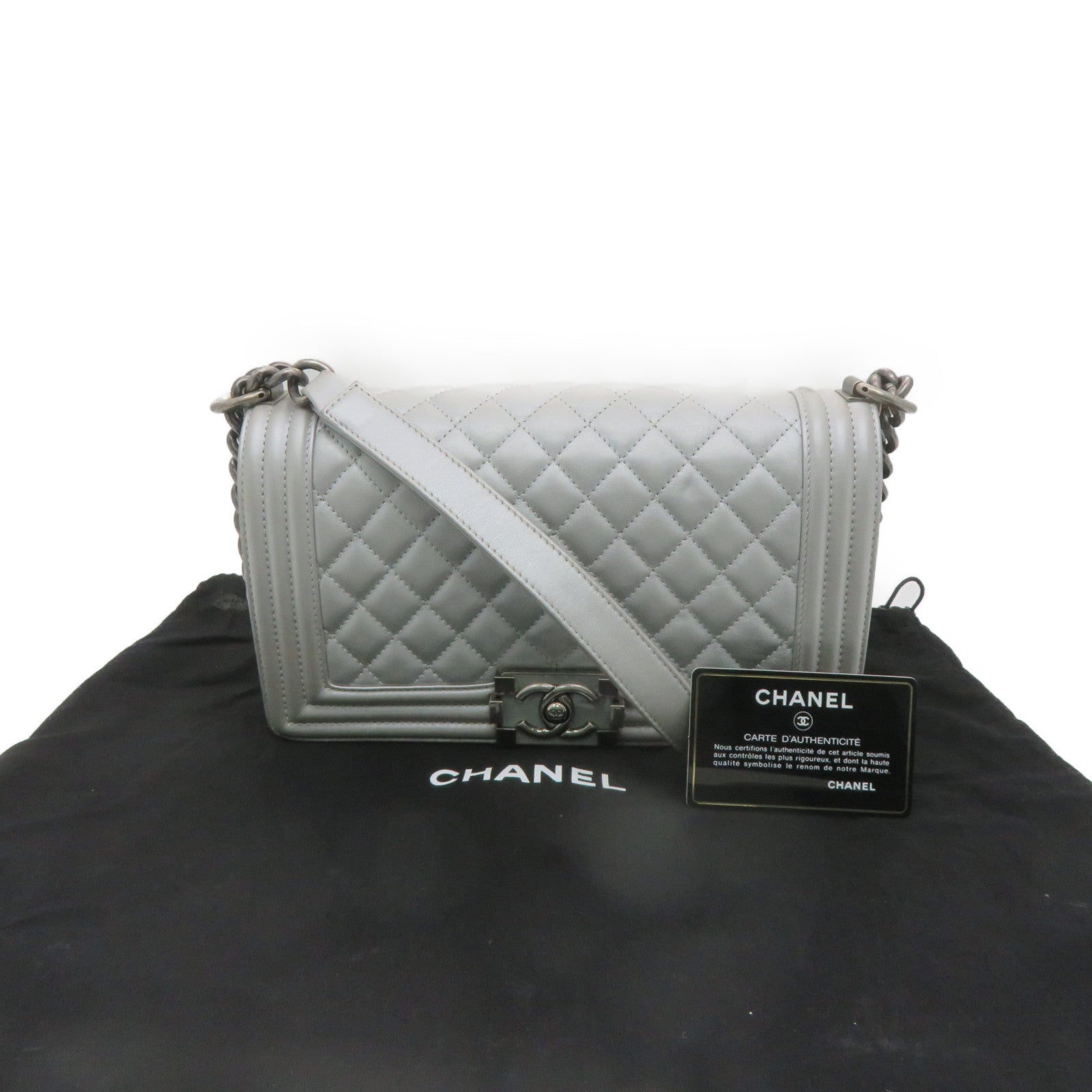 CHANEL 菱格牛皮皮革Boy Chanel银扣肩背袋银色