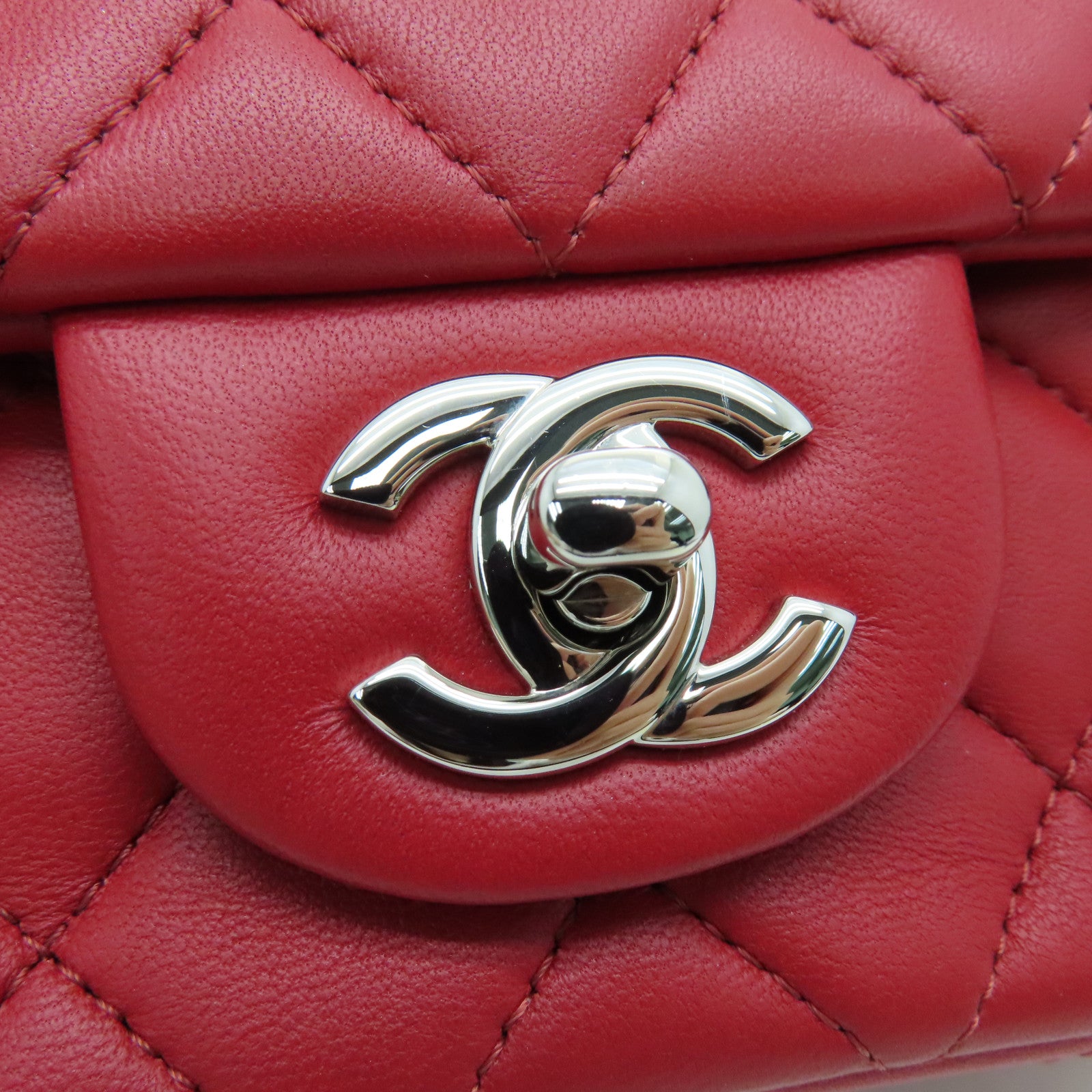CHANEL 菱格羊皮皮革Classic銀扣肩背袋紅色