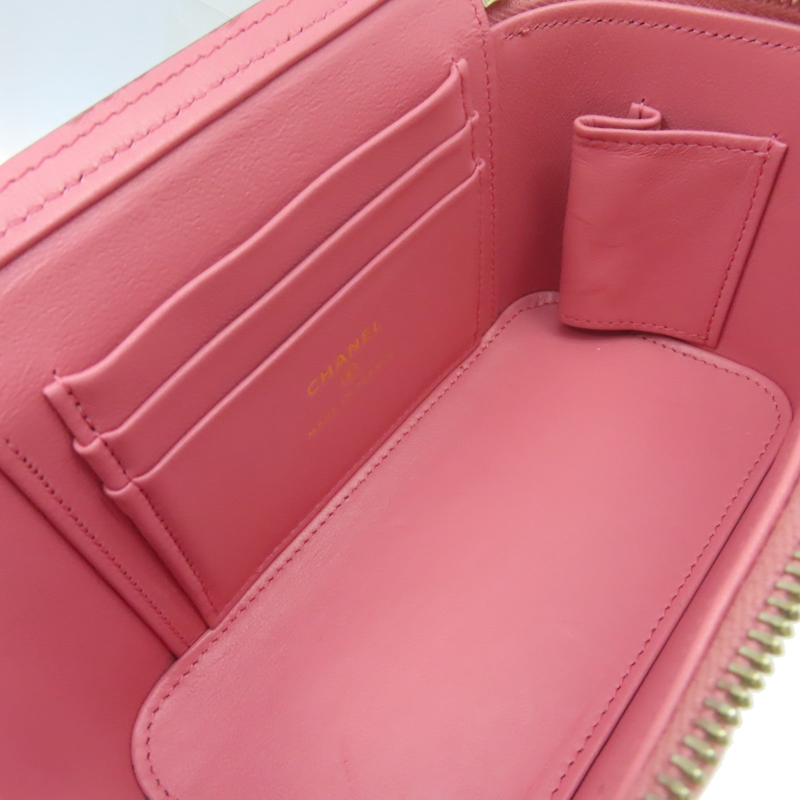 CHANEL 菱格牛皮皮革Vanity Rectangular Chain Shoulder Bag金扣鏈帶肩背化妝包粉紅色