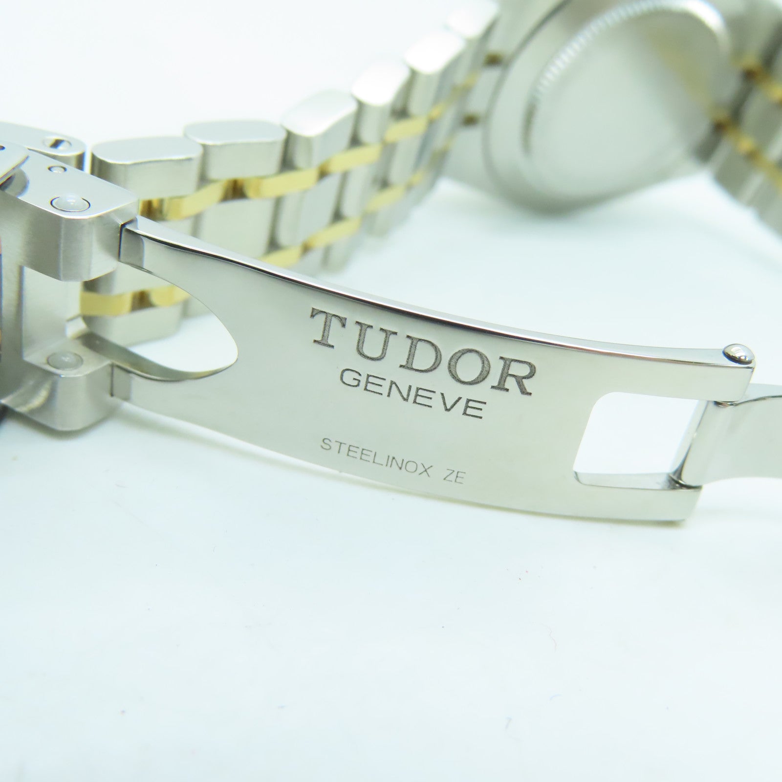 TUDOR Royal 28mm不锈钢钻石手表自动机芯白色