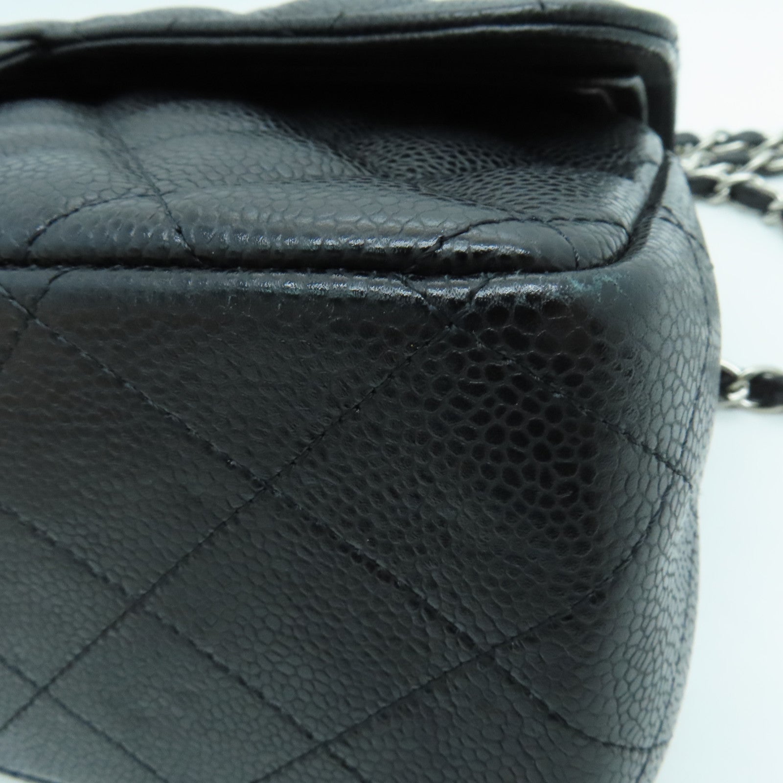 CHANEL 菱格Caviar皮革Classic Jumbo银扣肩背袋黑色