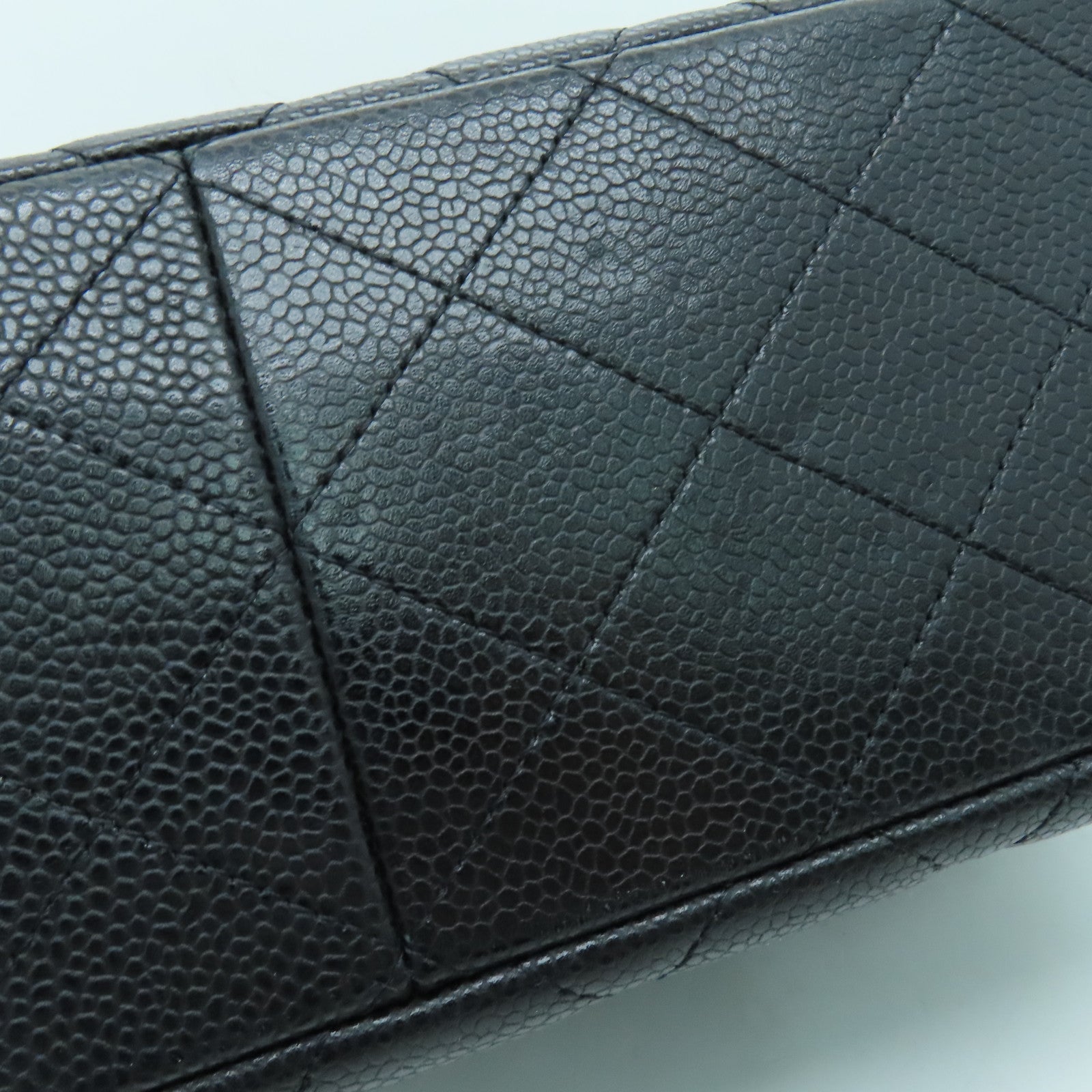 CHANEL 菱格Caviar皮革Classic Jumbo银扣肩背袋黑色
