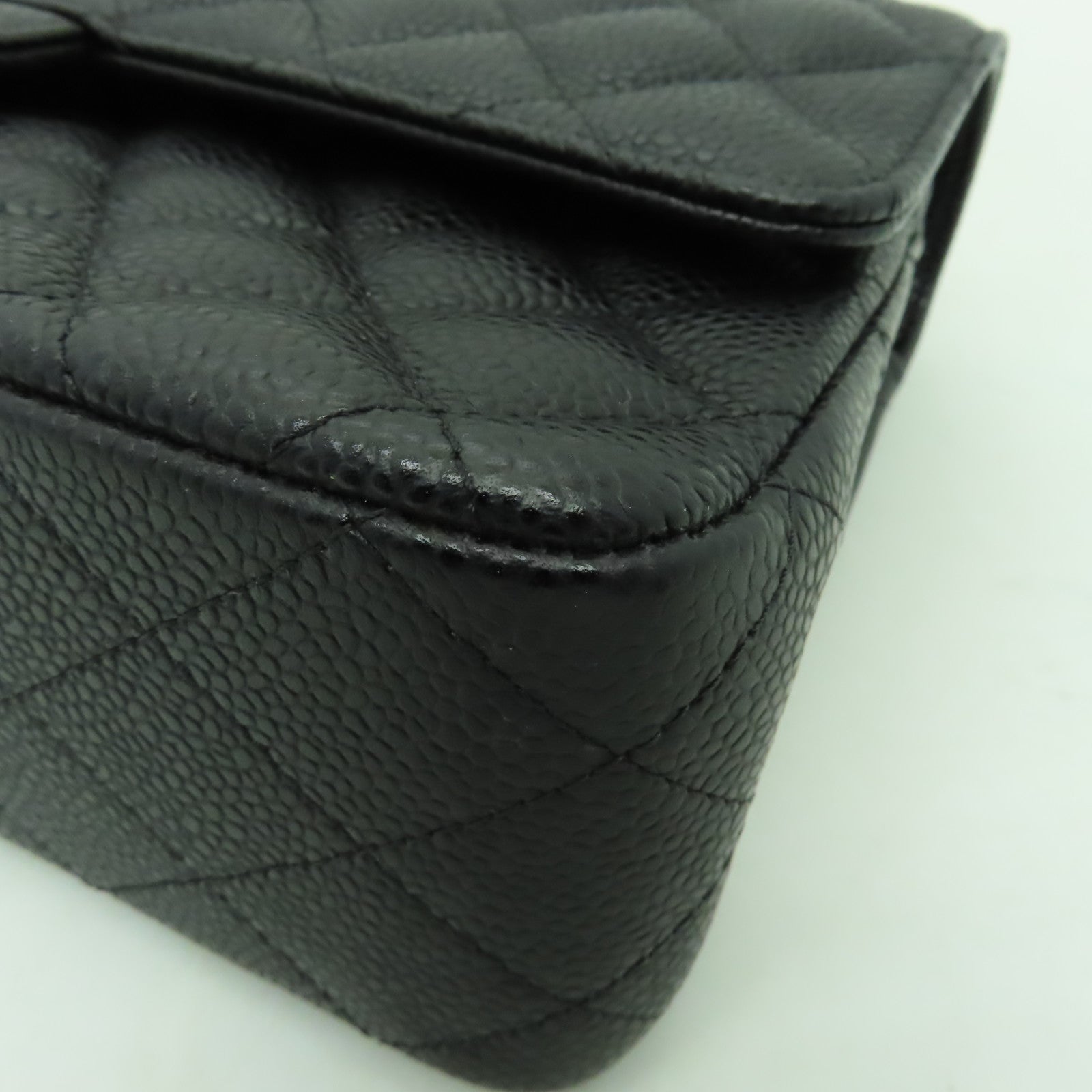 CHANEL 菱格Caviar皮革Classic Flap 25金扣鏈帶肩背袋黒色