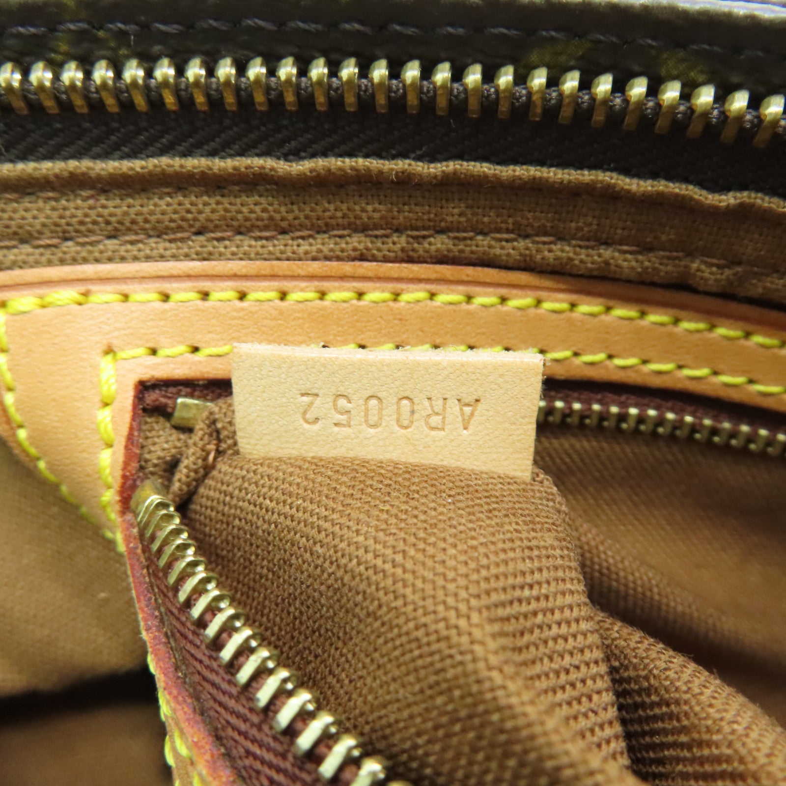 LOUIS VUITTON Monogram Trotteur金扣肩背袋啡色
